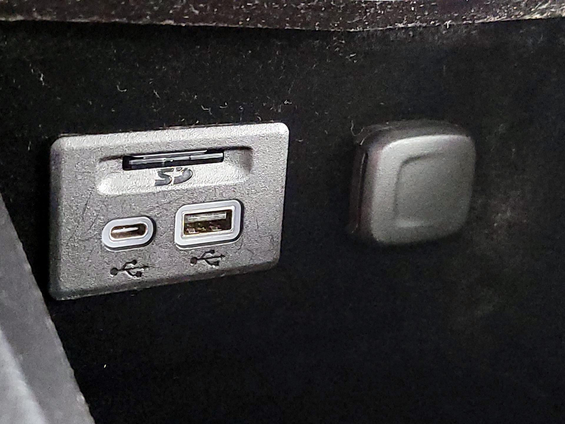 Thumbnail: 2023 Cadillac XT4 - 19