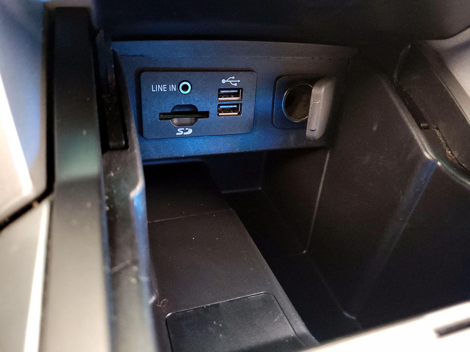 Thumbnail: 2014 Ford Explorer - 18