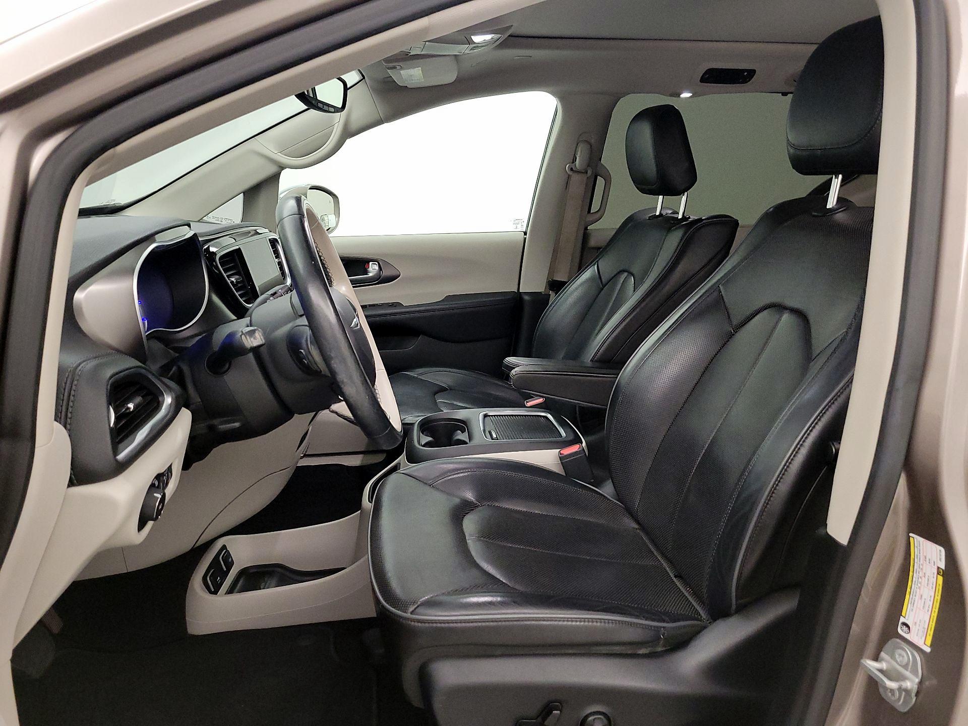 Thumbnail: 2018 Chrysler Pacifica - 11