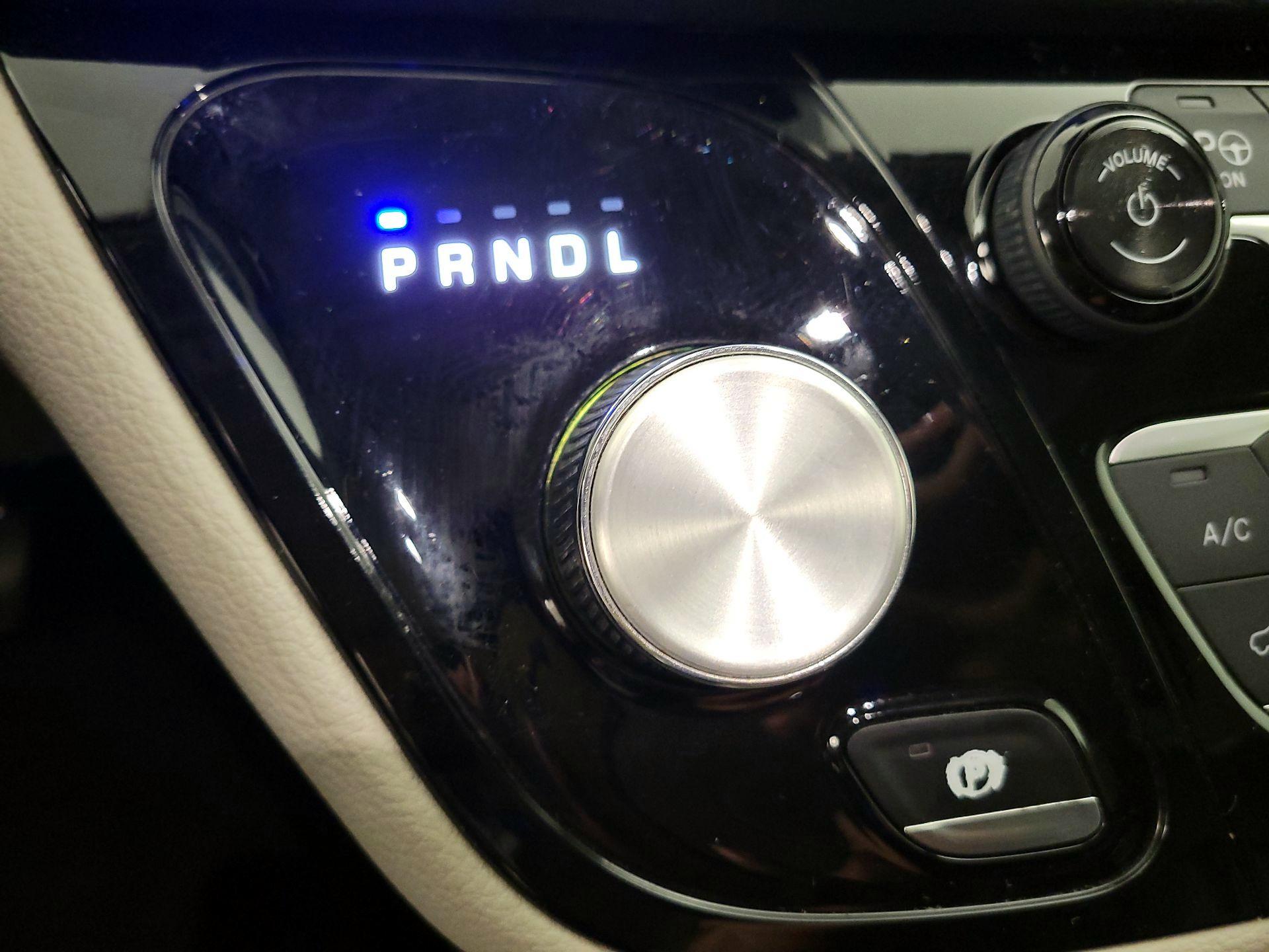 Thumbnail: 2018 Chrysler Pacifica - 16