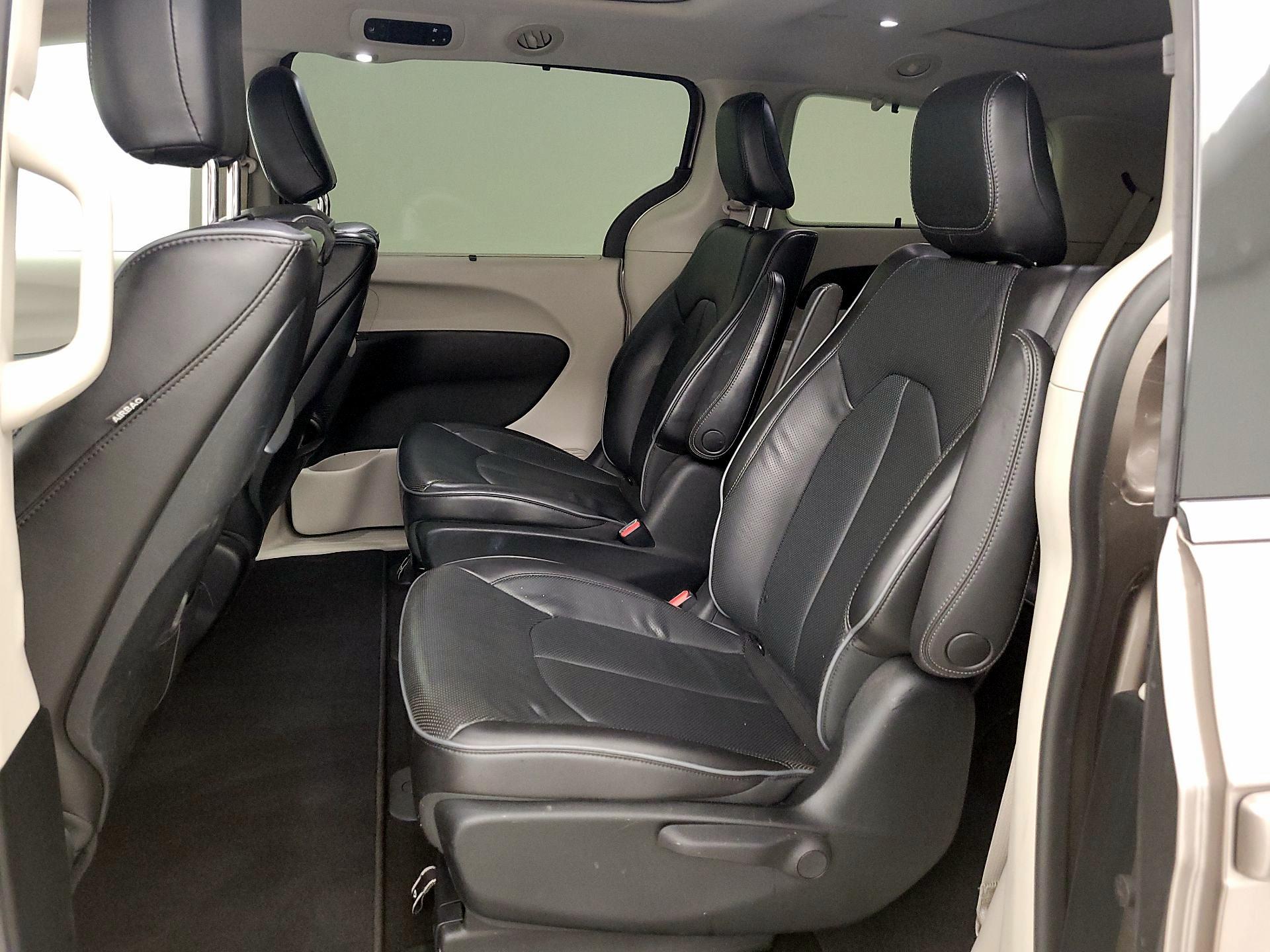 Thumbnail: 2018 Chrysler Pacifica - 17