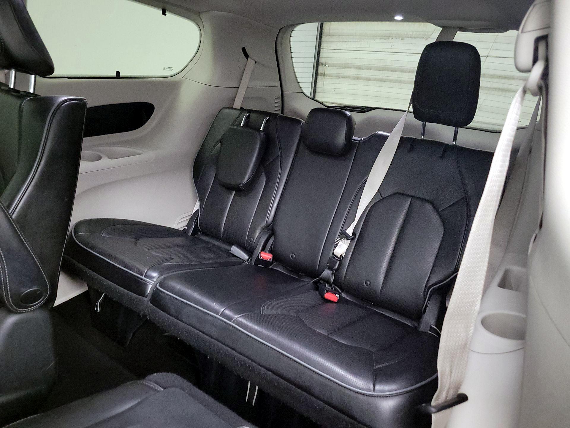 Thumbnail: 2018 Chrysler Pacifica - 18