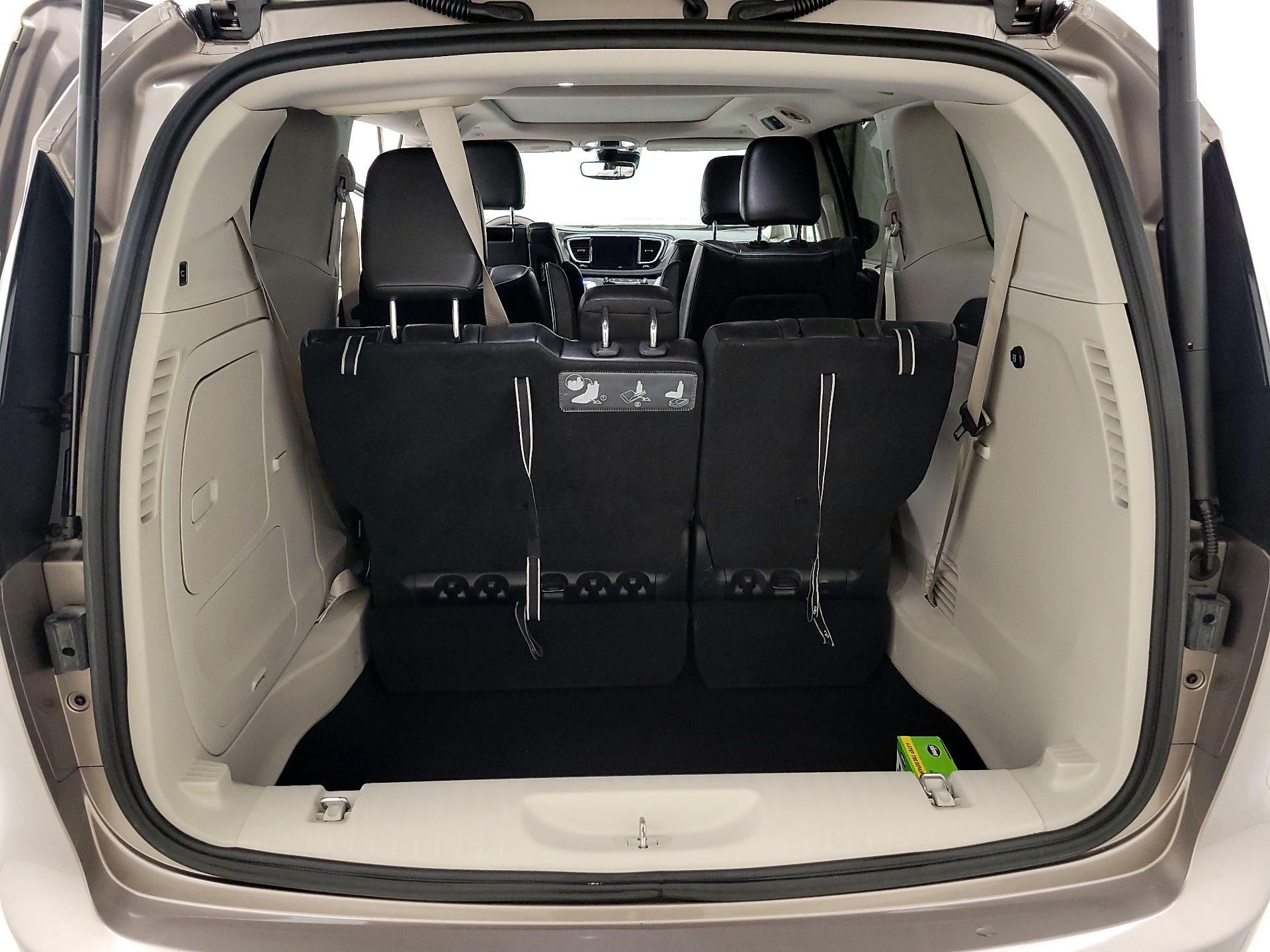 Thumbnail: 2018 Chrysler Pacifica - 19