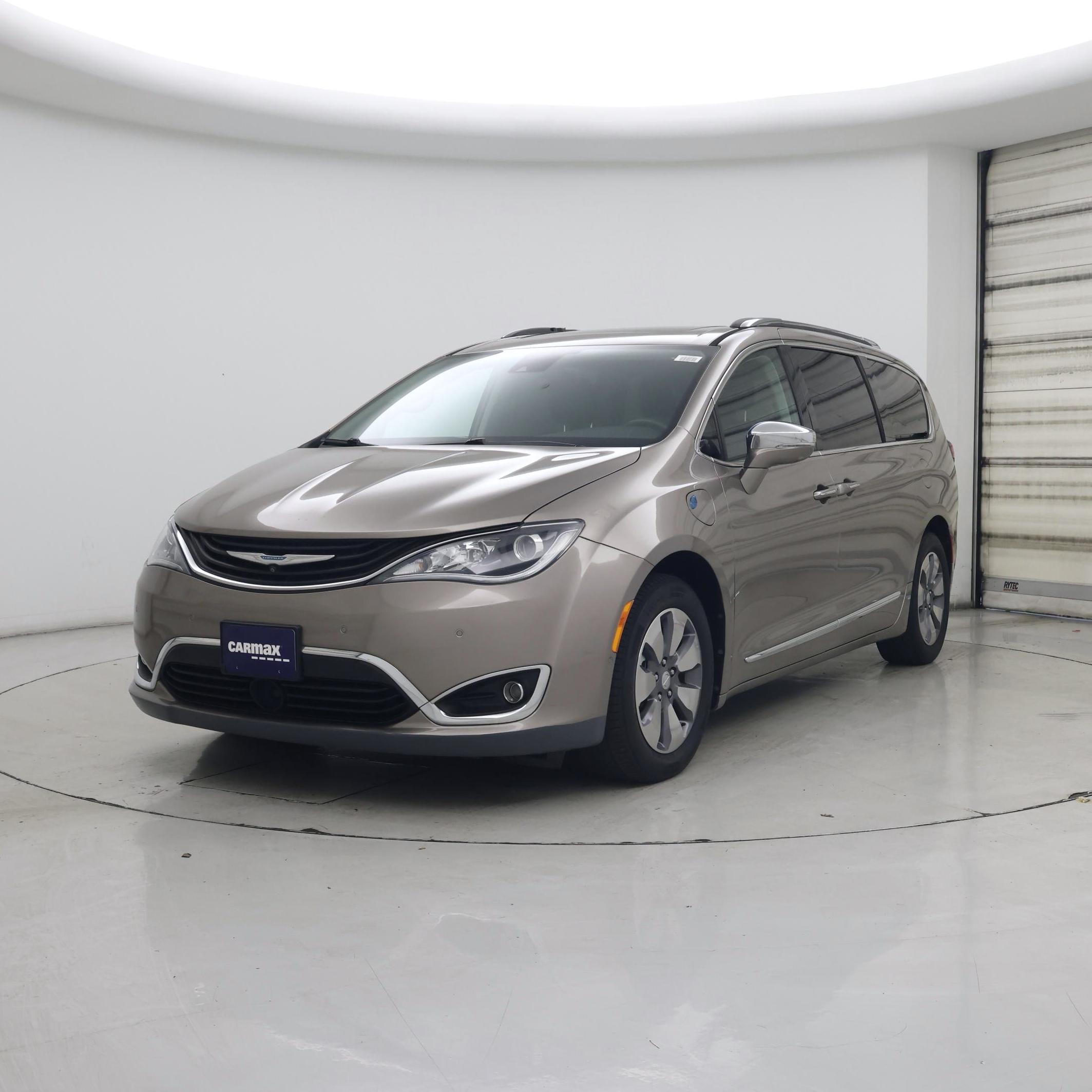 Thumbnail: 2018 Chrysler Pacifica - 4