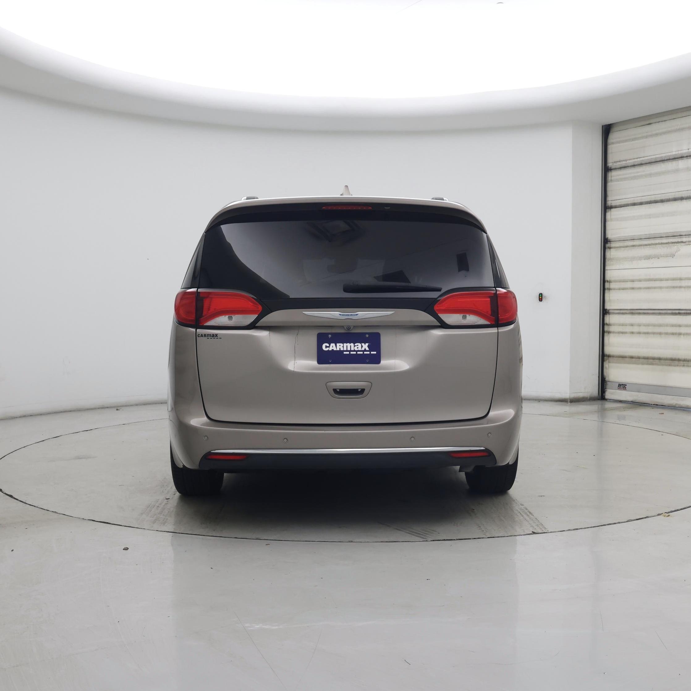 Thumbnail: 2018 Chrysler Pacifica - 6