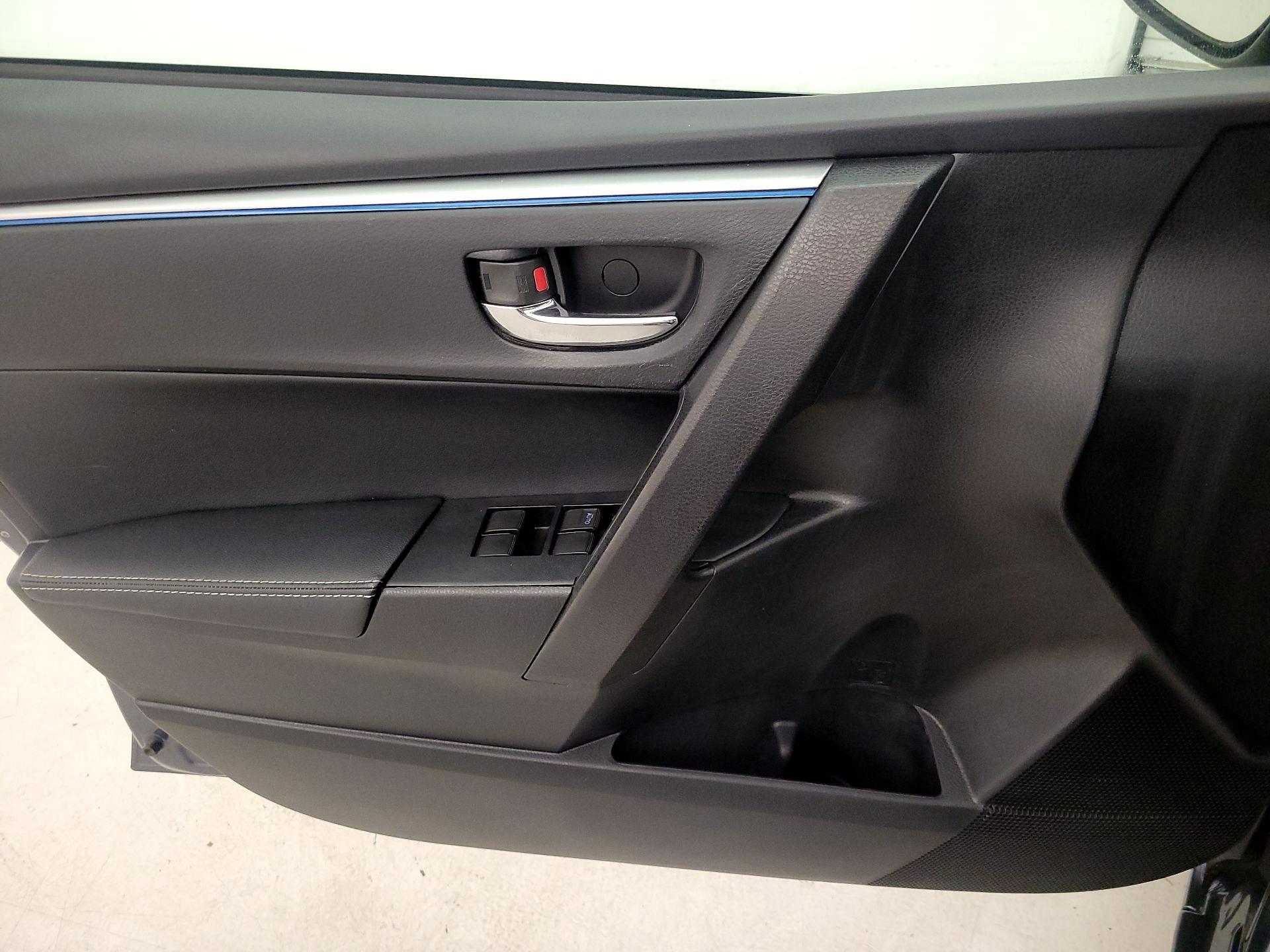 Thumbnail: 2015 Toyota Corolla - 12