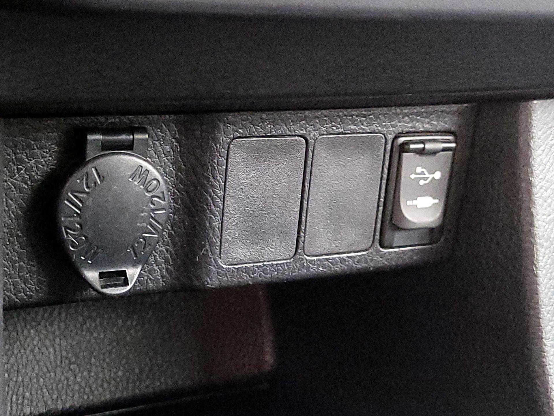 Thumbnail: 2015 Toyota Corolla - 18