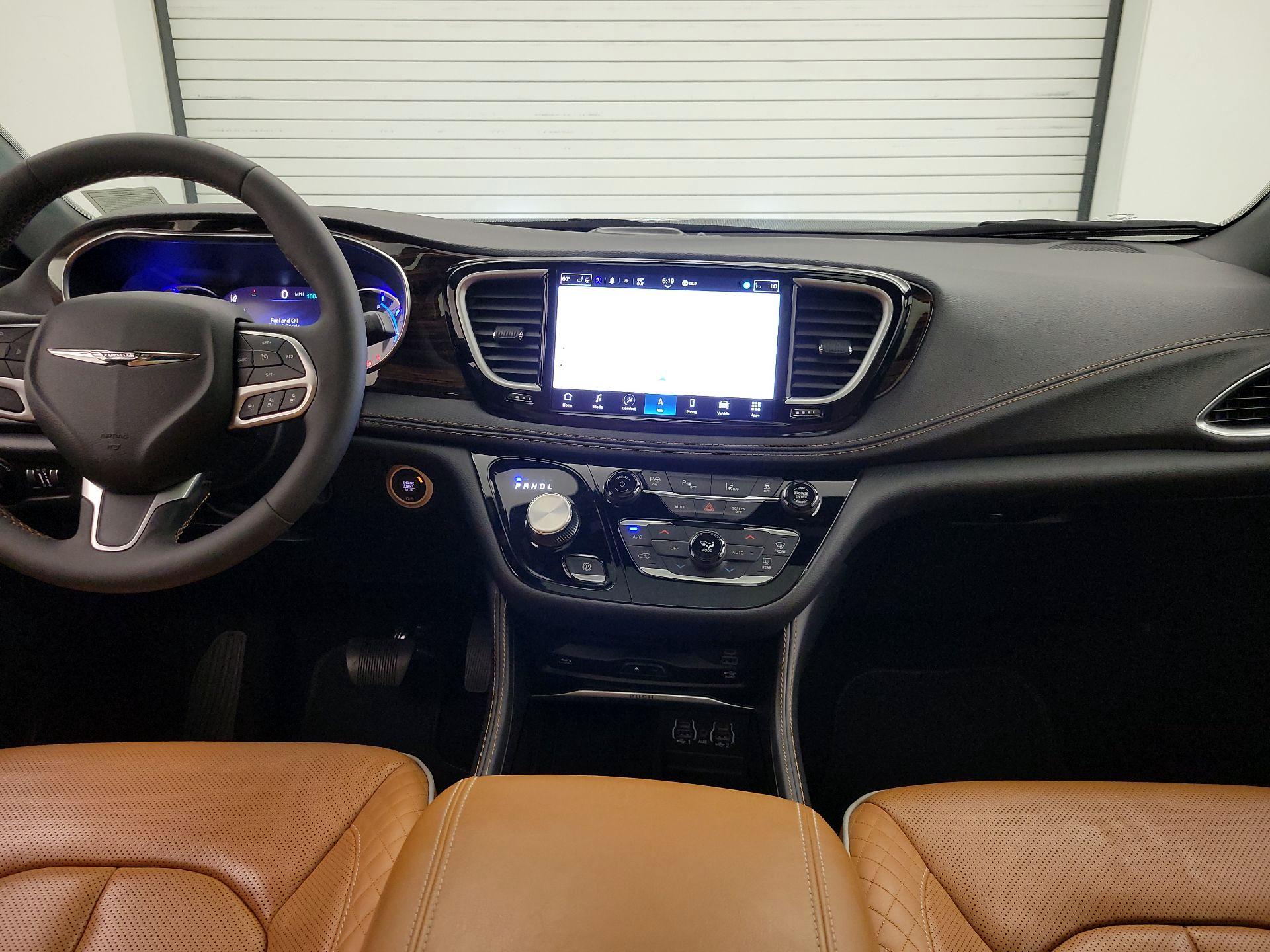 Thumbnail: 2023 Chrysler Pacifica - 9