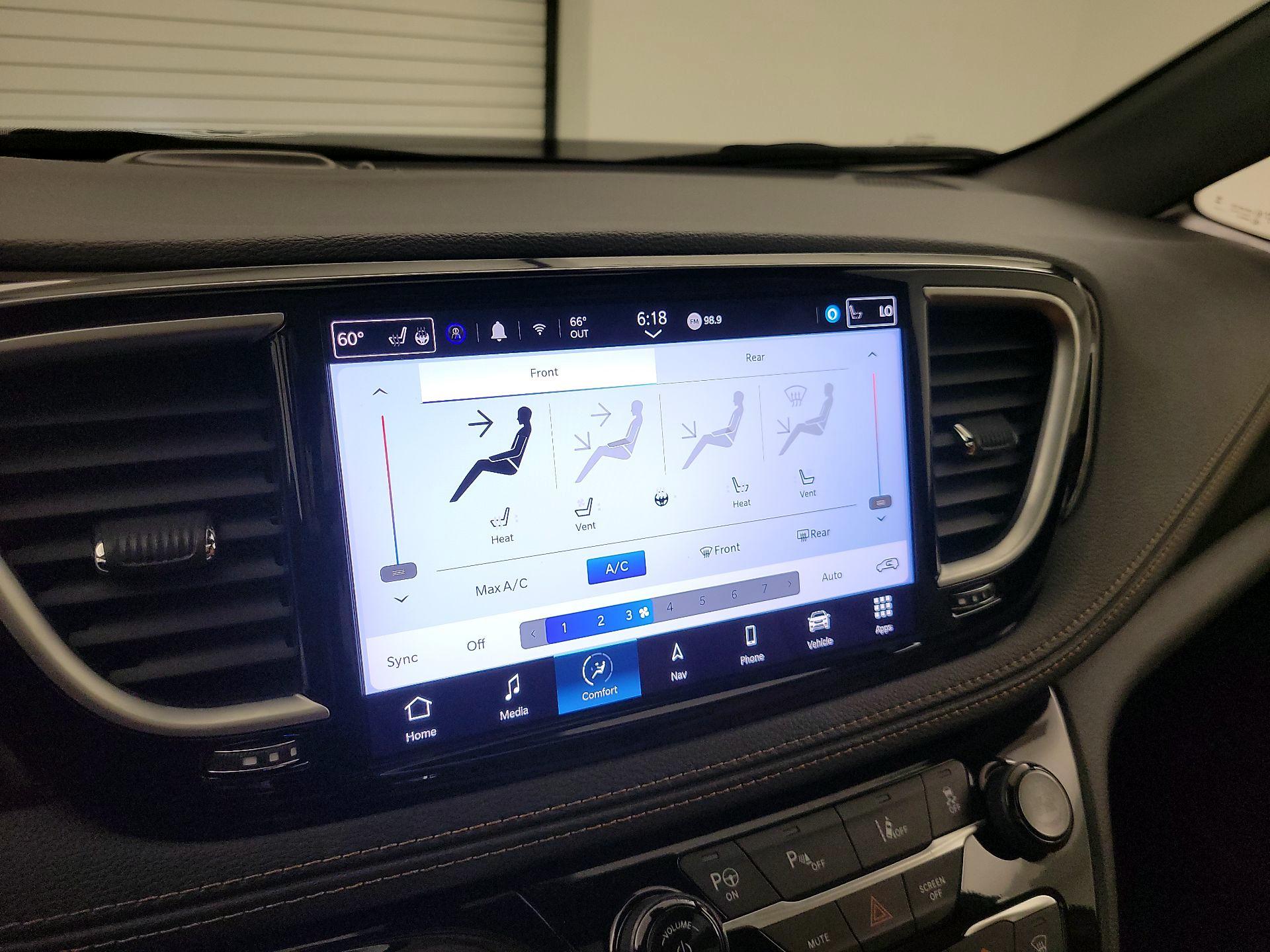 Thumbnail: 2023 Chrysler Pacifica - 17