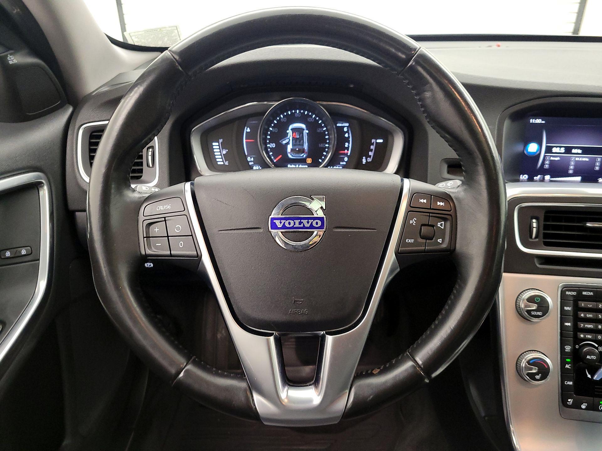 Thumbnail: 2018 Volvo V60 - 10