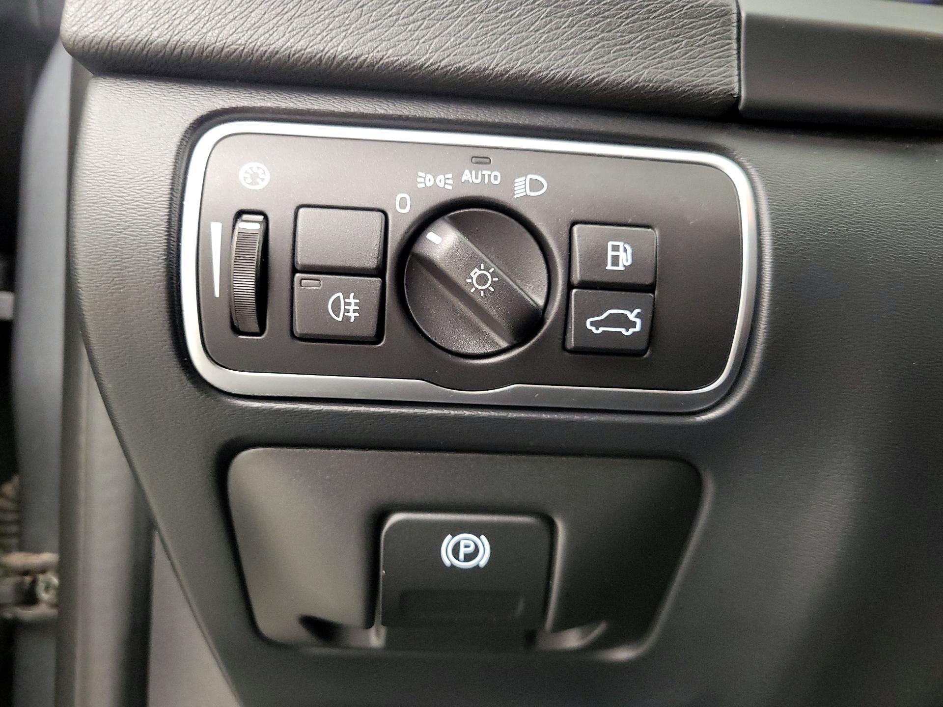 Thumbnail: 2018 Volvo V60 - 13