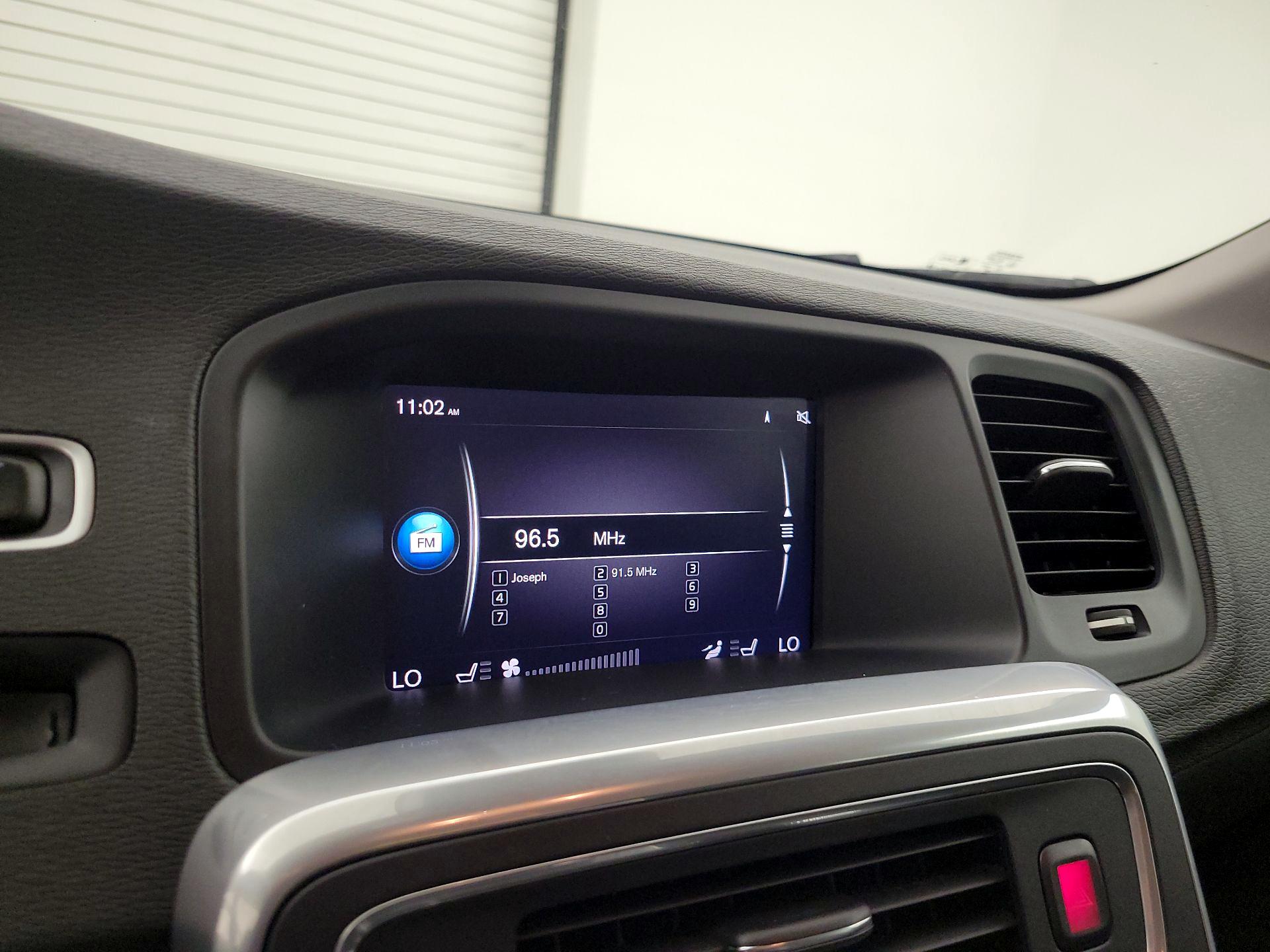 Thumbnail: 2018 Volvo V60 - 16