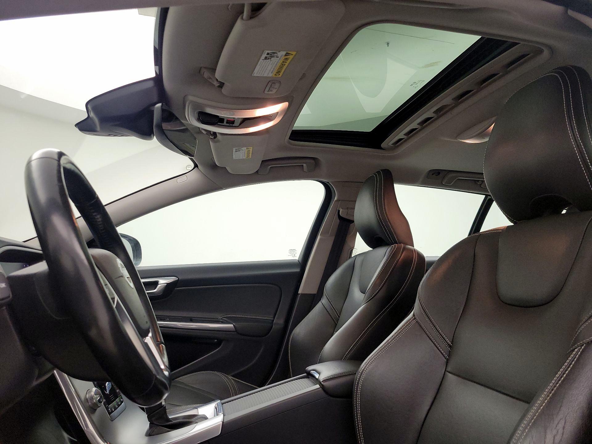 Thumbnail: 2018 Volvo V60 - 20