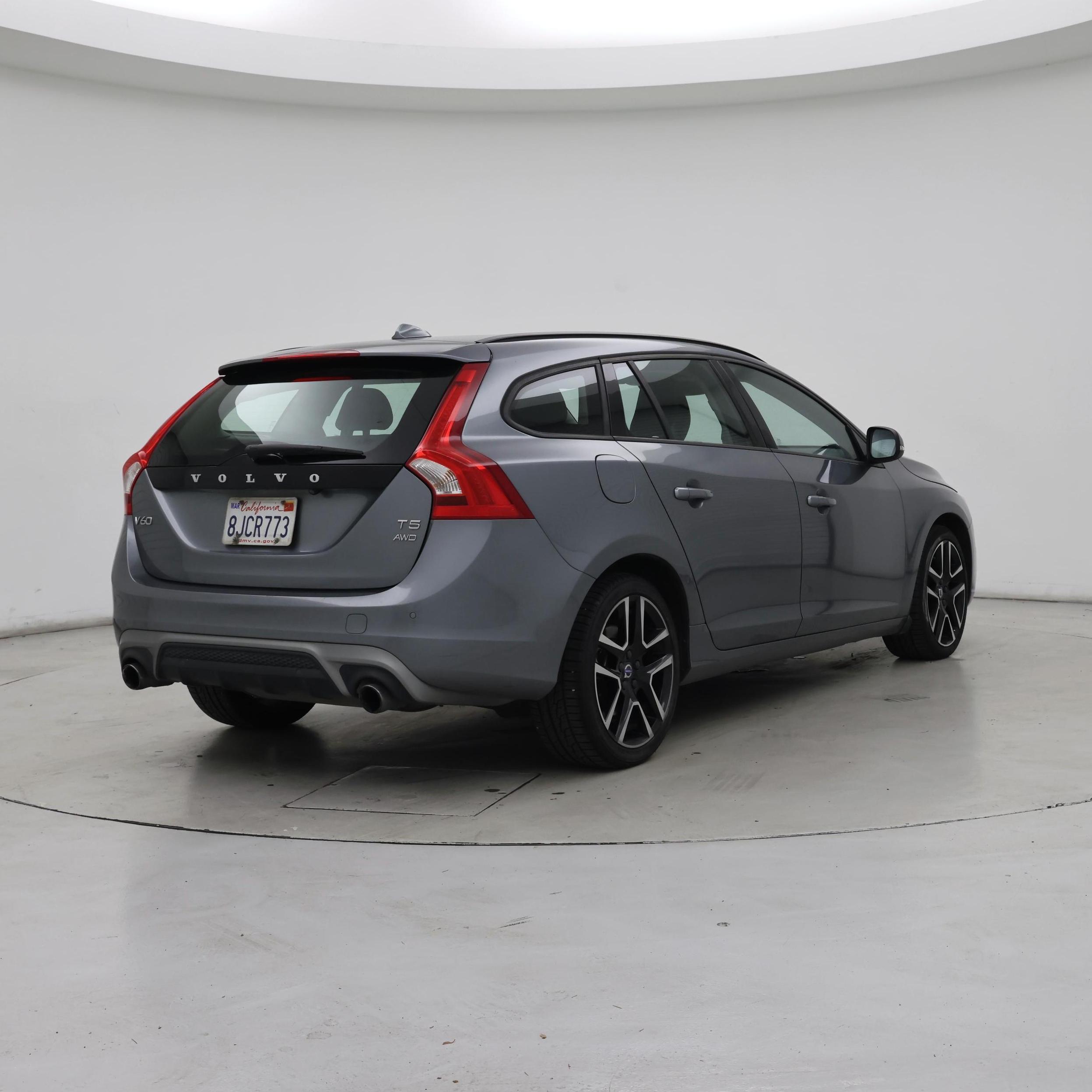 Thumbnail: 2018 Volvo V60 - 8