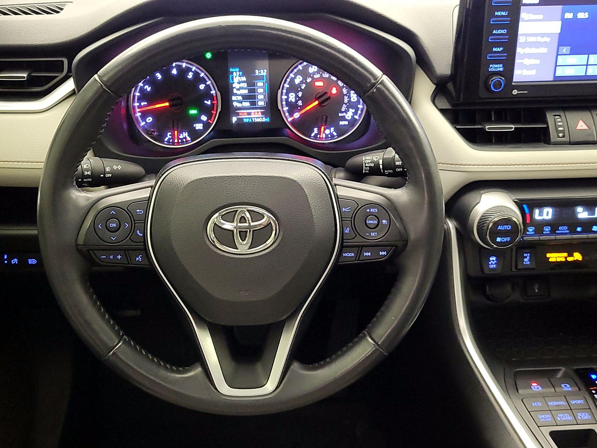 Thumbnail: 2020 Toyota RAV4 - 10