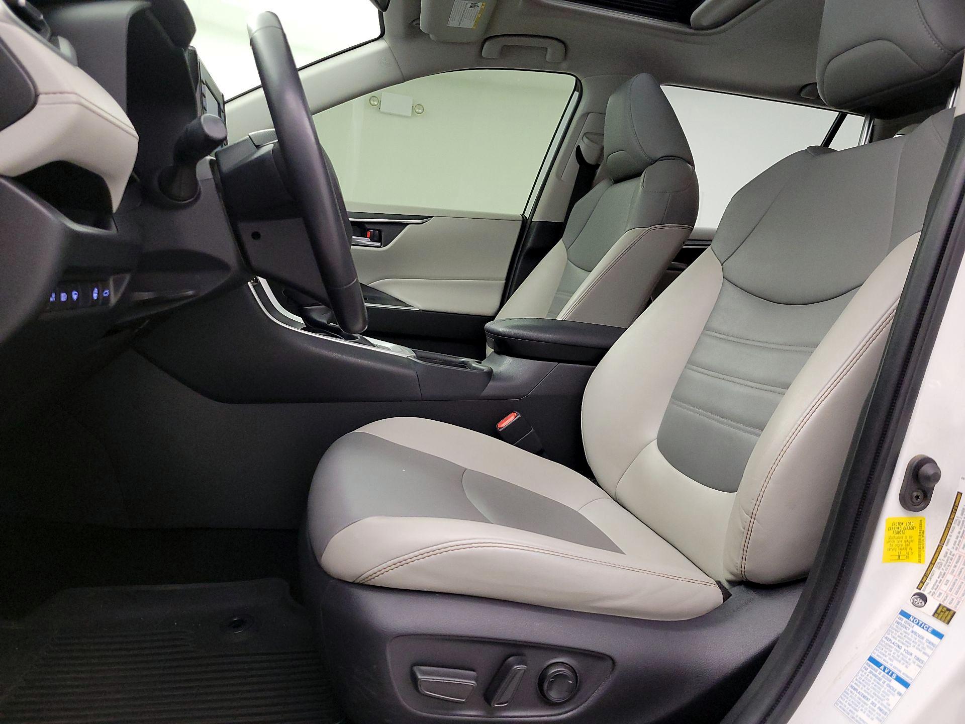 Thumbnail: 2020 Toyota RAV4 - 11