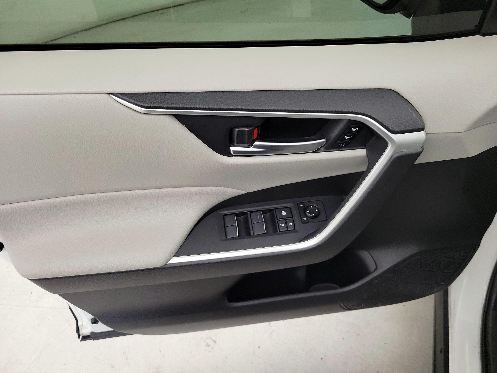 Thumbnail: 2020 Toyota RAV4 - 12