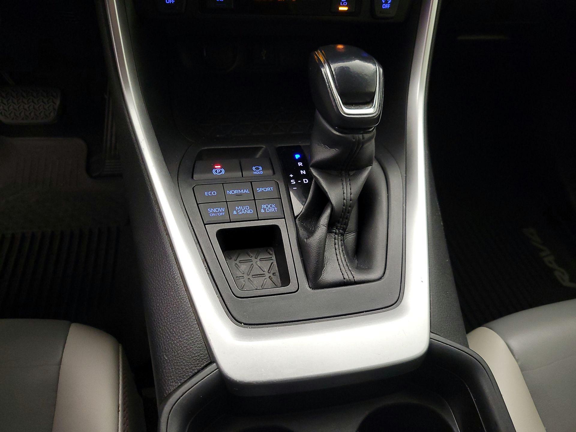 Thumbnail: 2020 Toyota RAV4 - 17