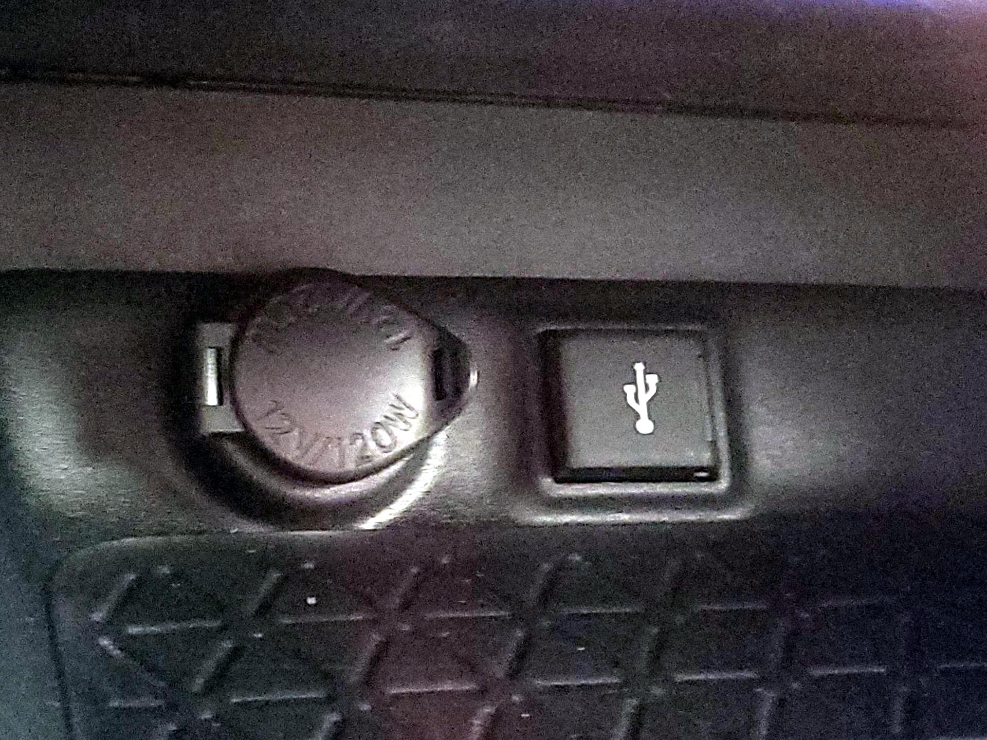 Thumbnail: 2020 Toyota RAV4 - 18