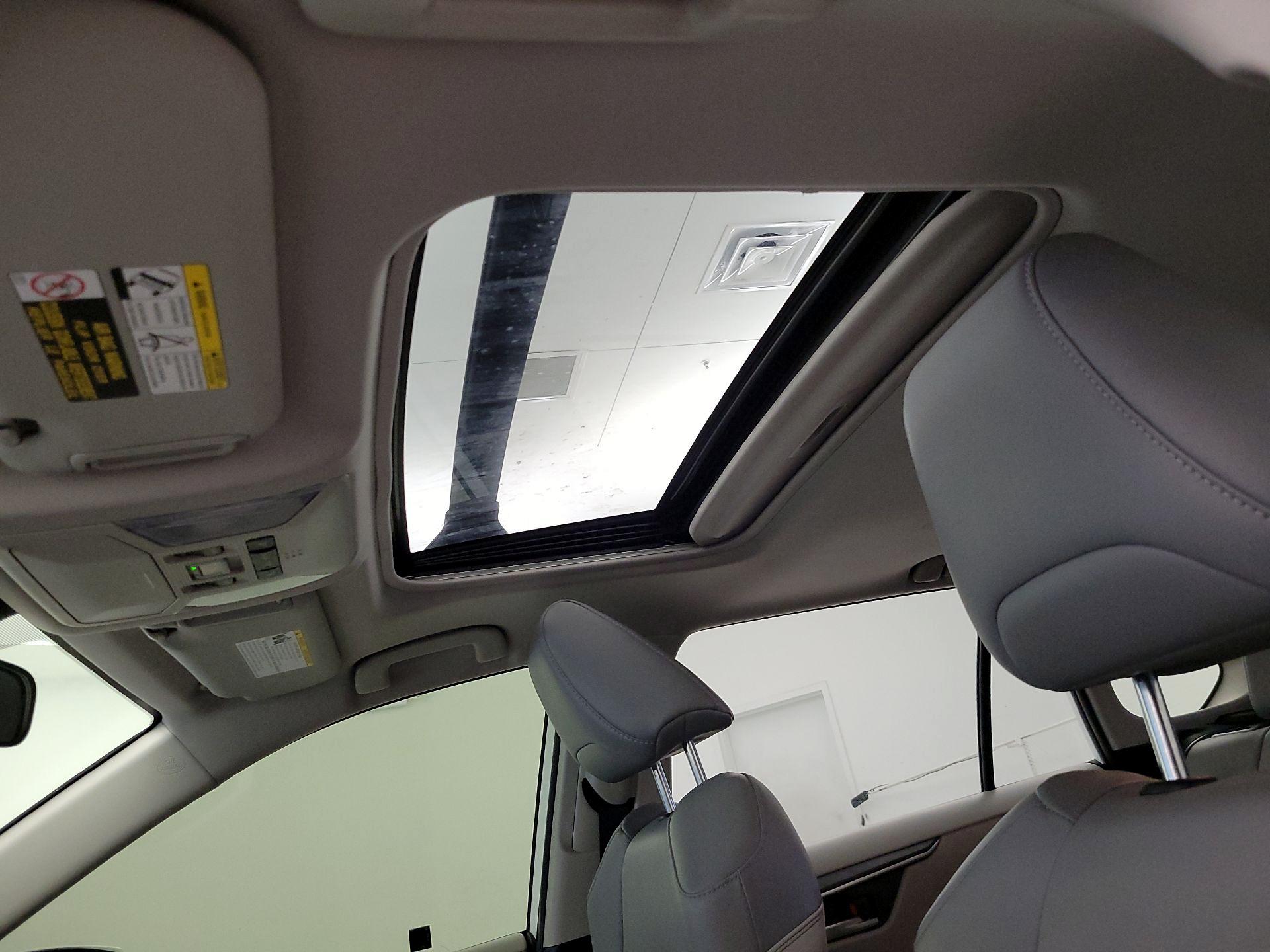 Thumbnail: 2020 Toyota RAV4 - 19