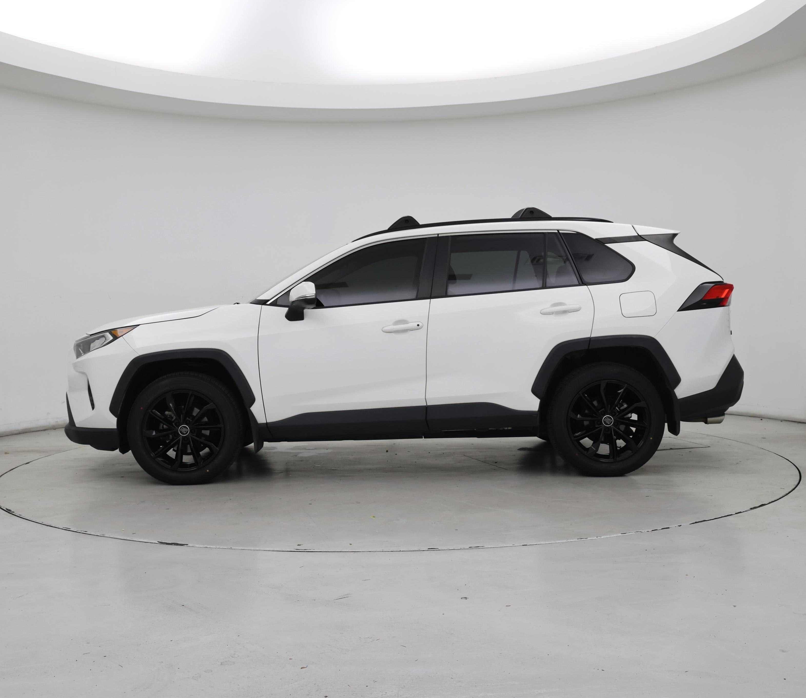 Thumbnail: 2020 Toyota RAV4 - 3