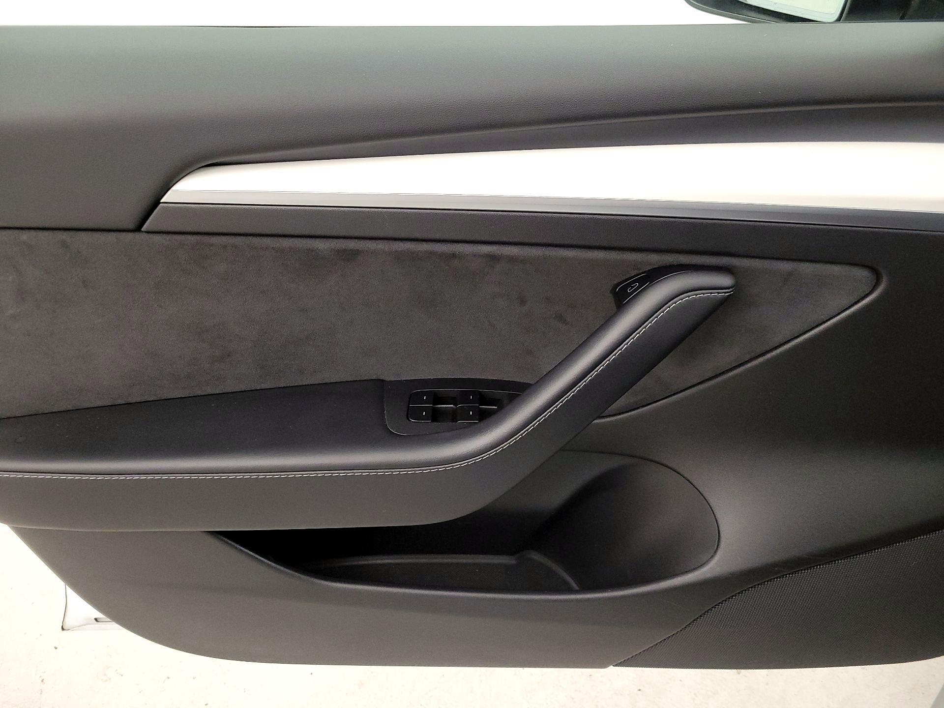 Thumbnail: 2021 Tesla Model 3 - 12