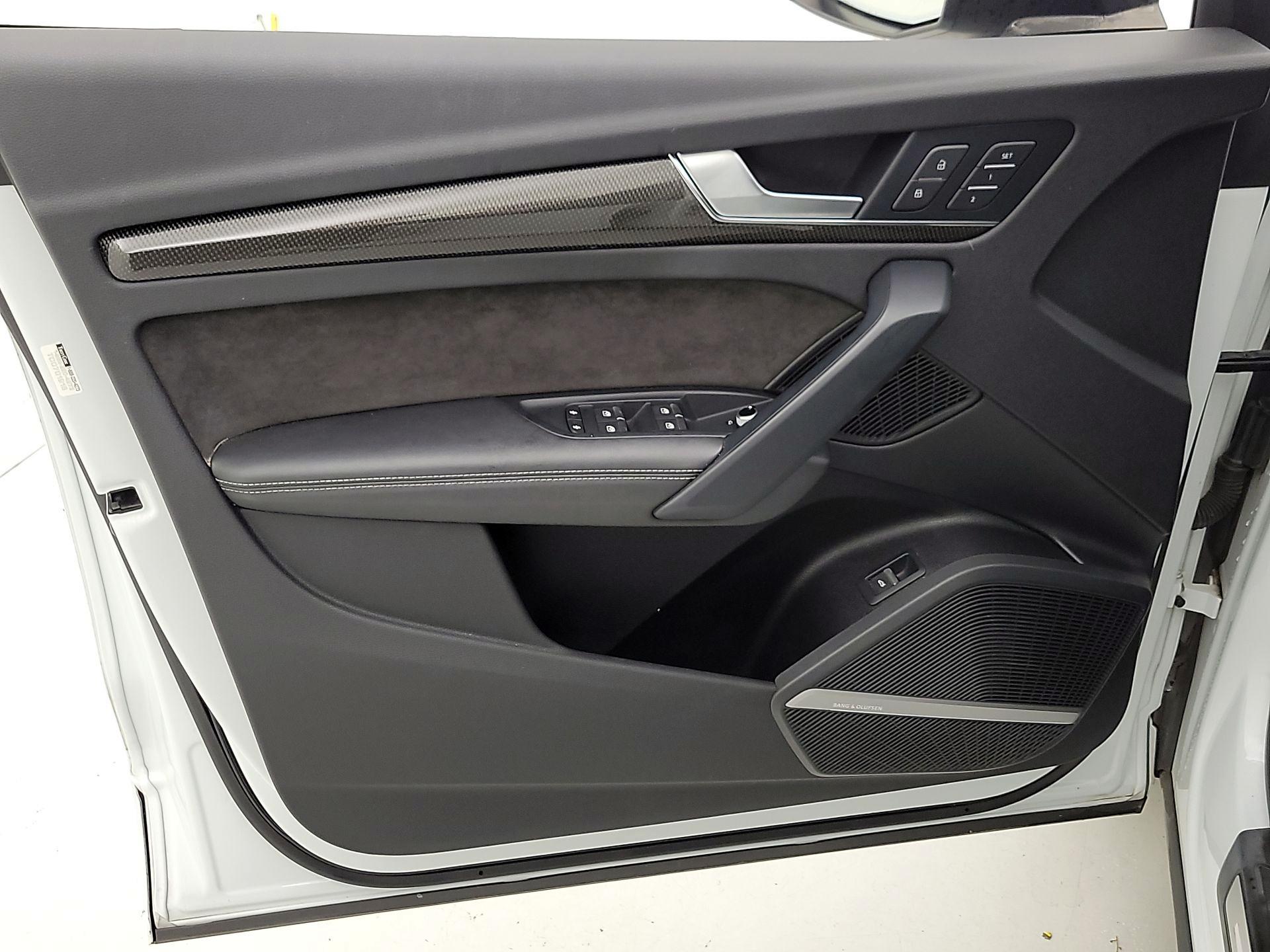 Thumbnail: 2020 Audi SQ5 - 12