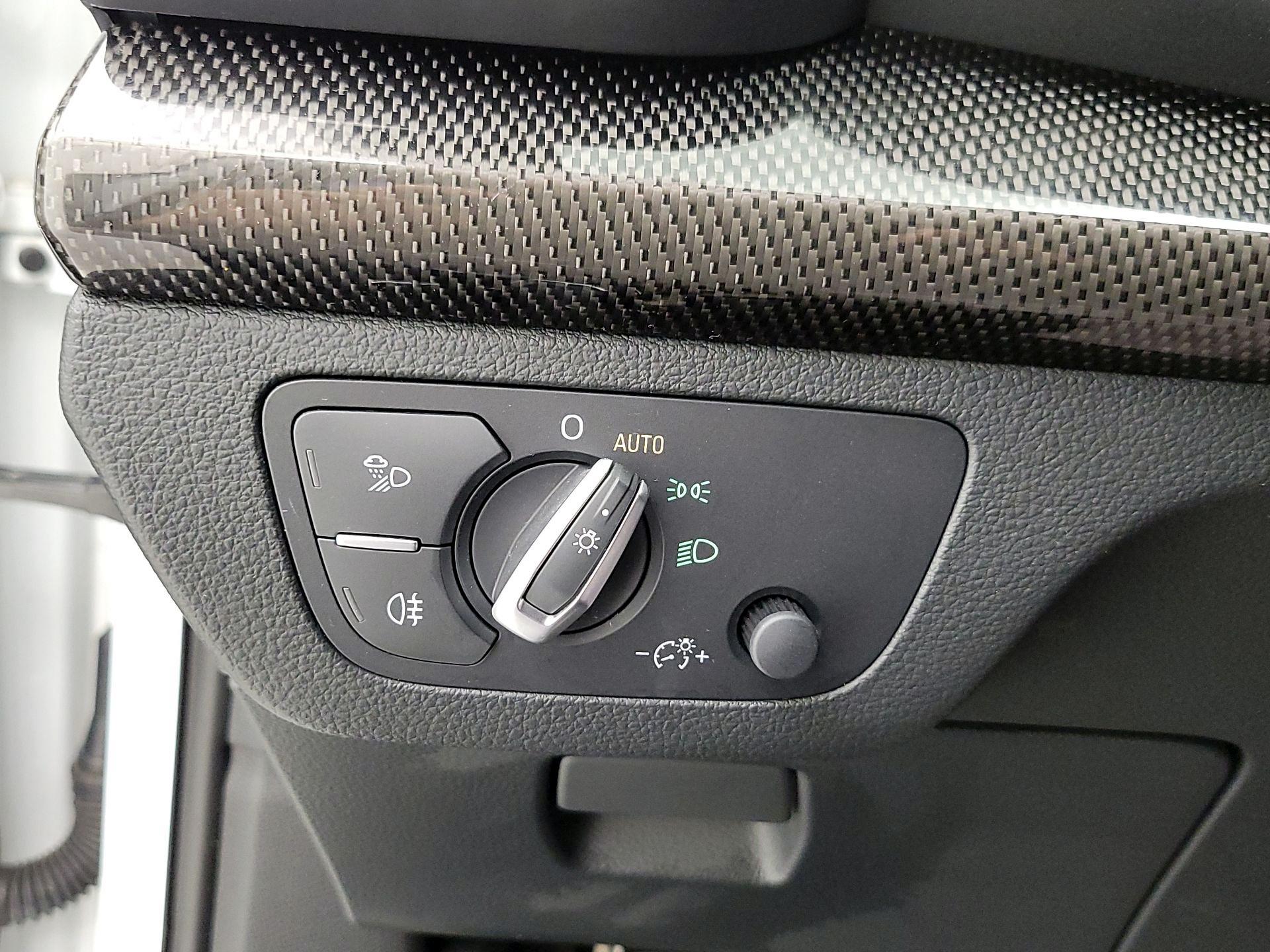 Thumbnail: 2020 Audi SQ5 - 13