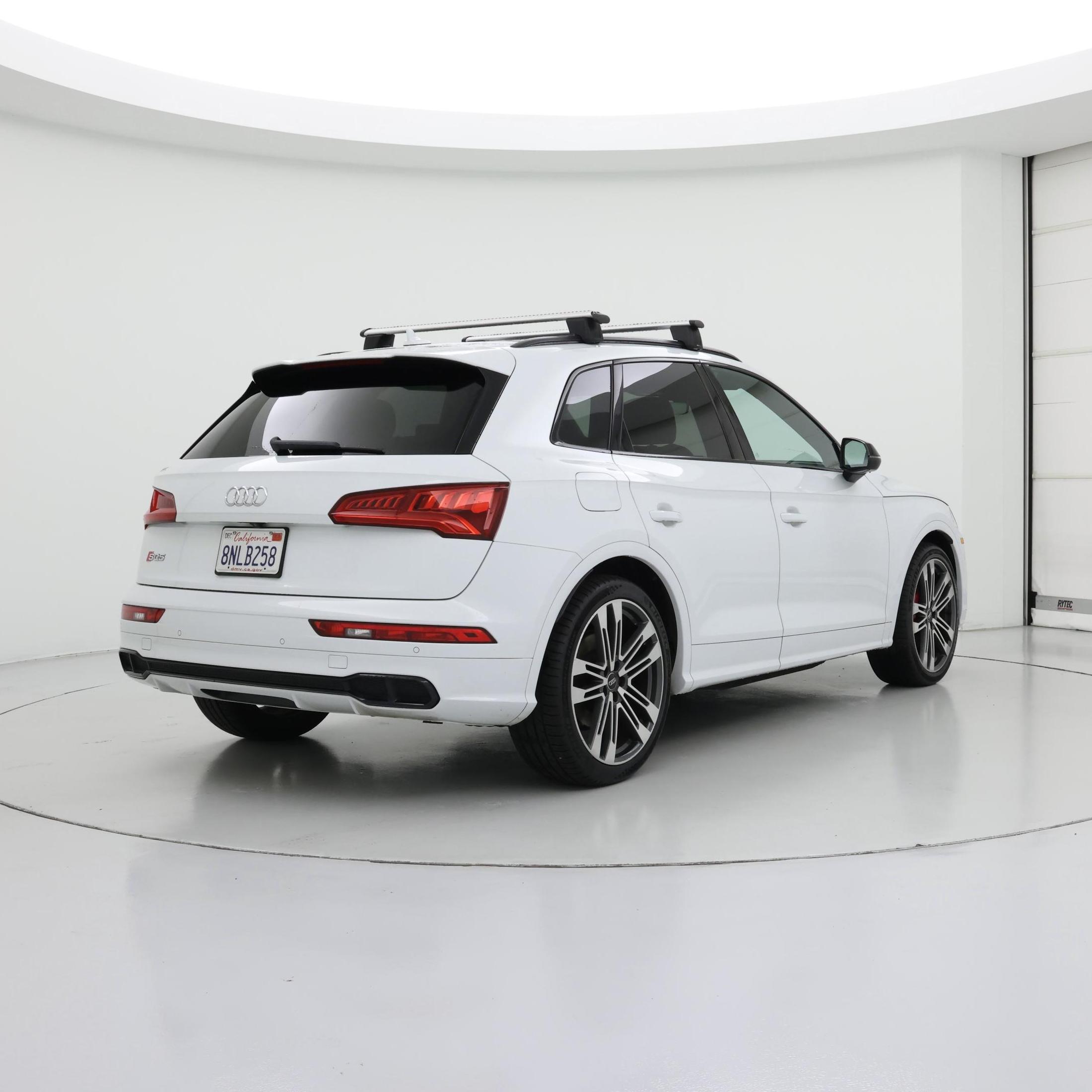 Thumbnail: 2020 Audi SQ5 - 8