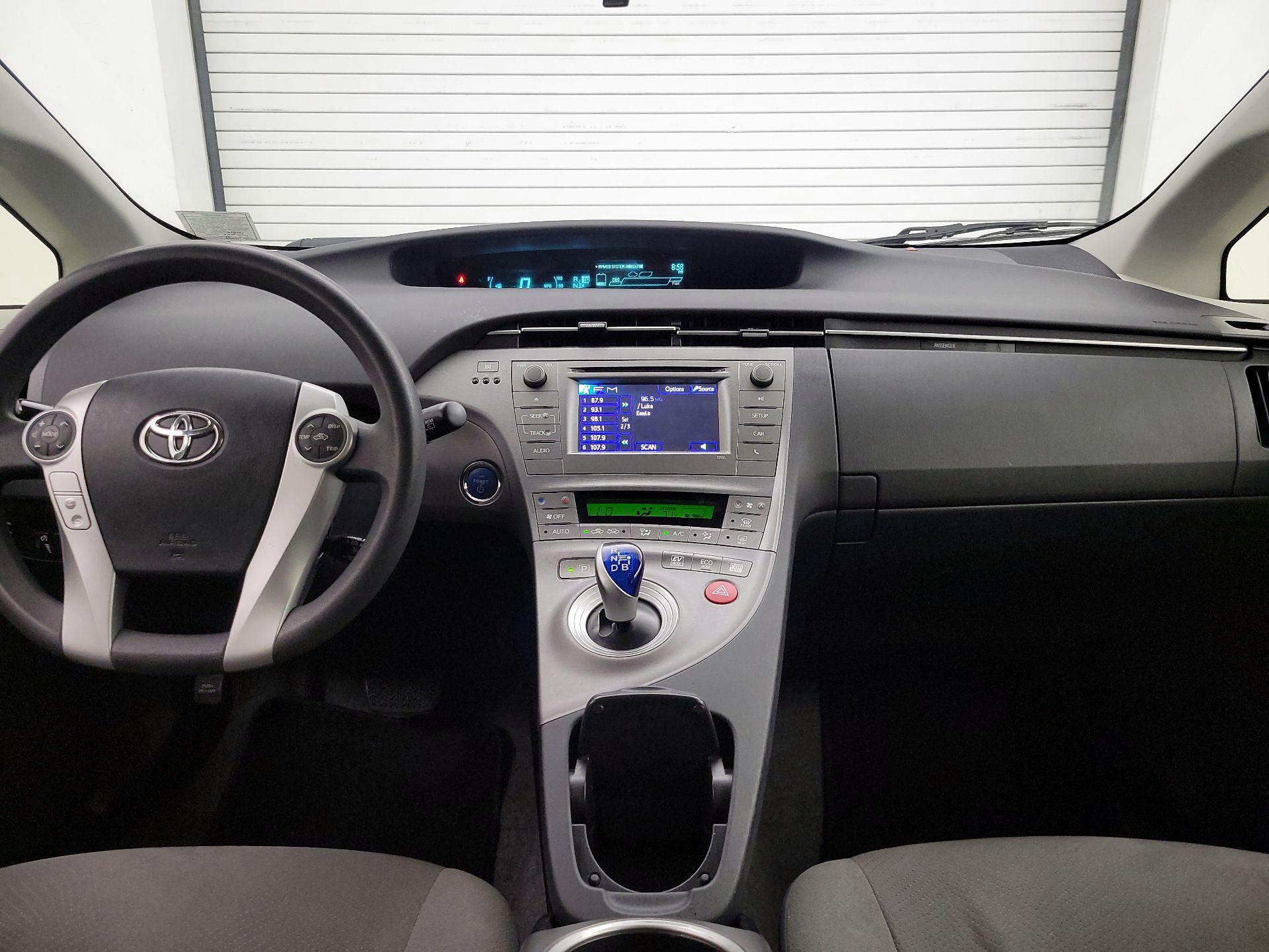 Thumbnail: 2015 Toyota Prius - 9