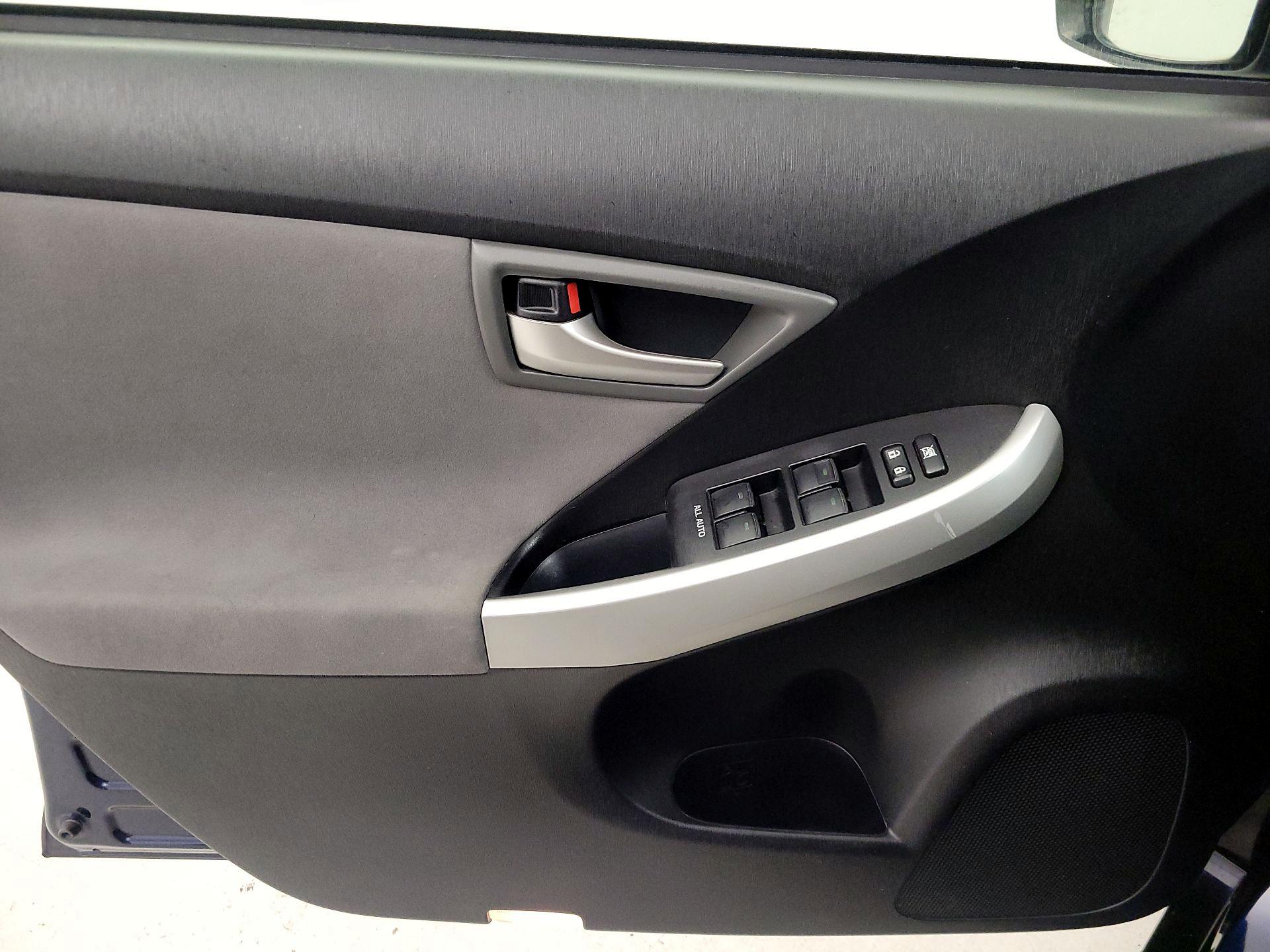 Thumbnail: 2015 Toyota Prius - 12