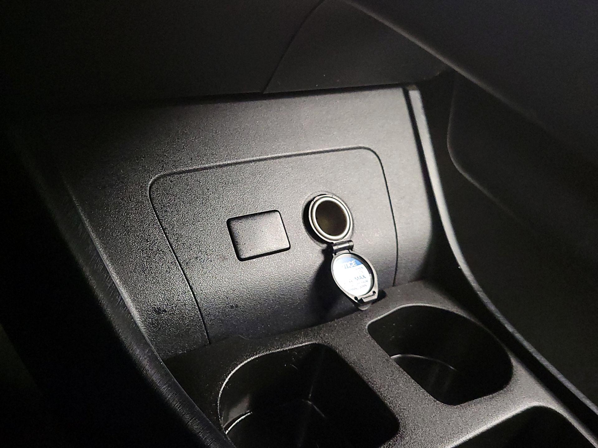 Thumbnail: 2015 Toyota Prius - 18