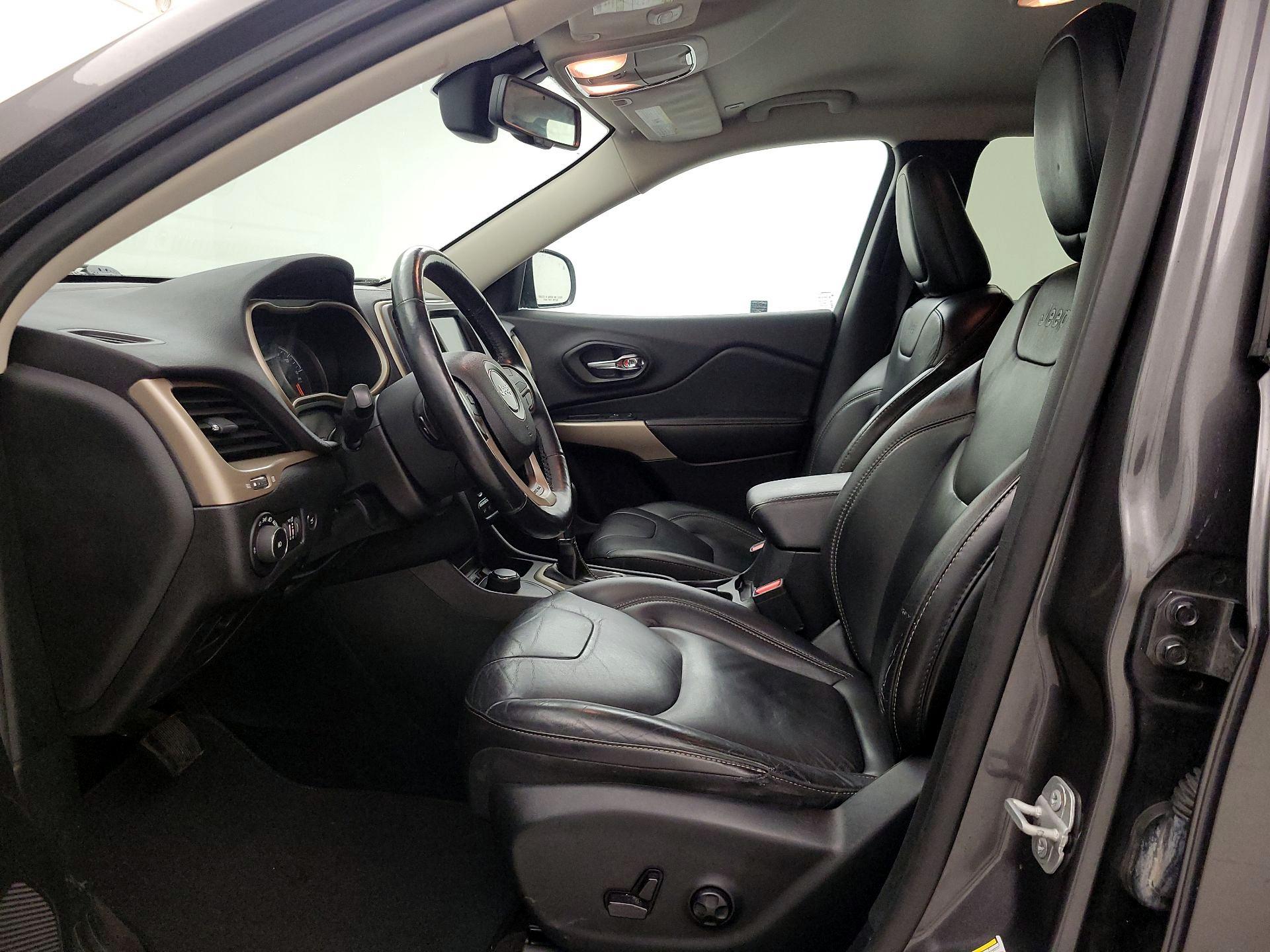 Thumbnail: 2018 Jeep Cherokee - 11