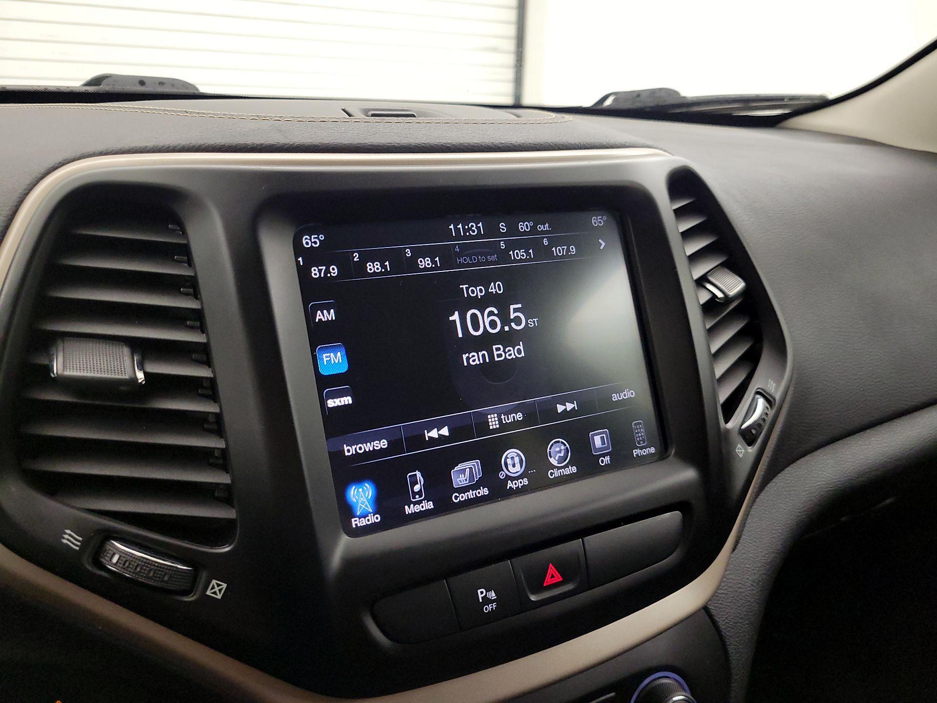 Thumbnail: 2018 Jeep Cherokee - 15