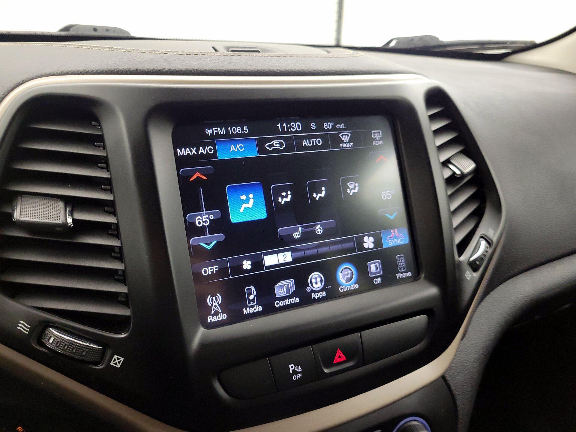 Thumbnail: 2018 Jeep Cherokee - 16