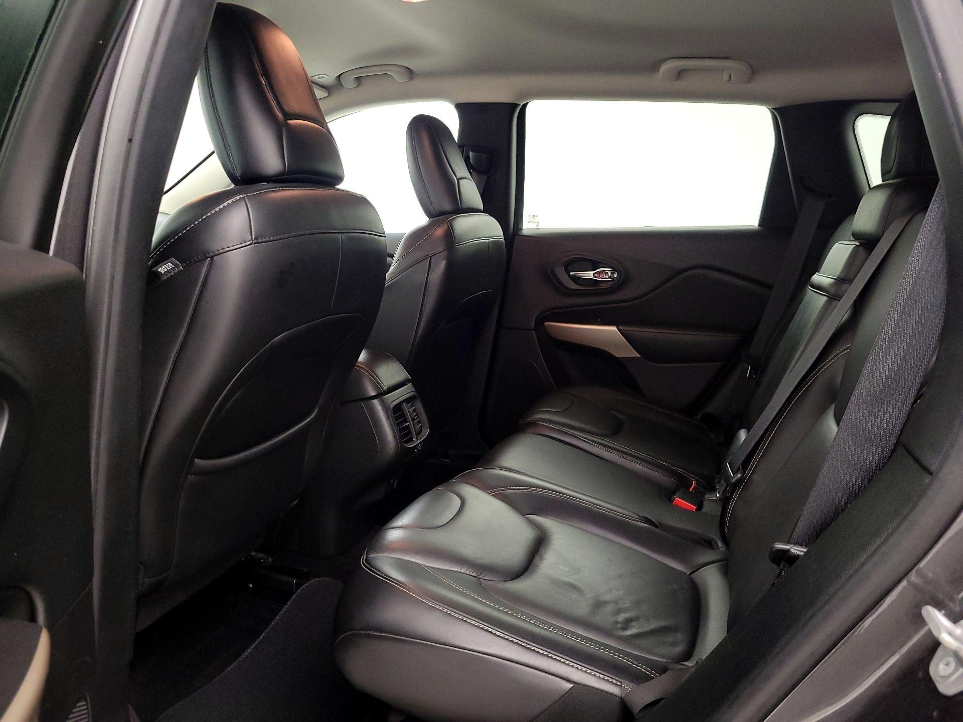 Thumbnail: 2018 Jeep Cherokee - 19