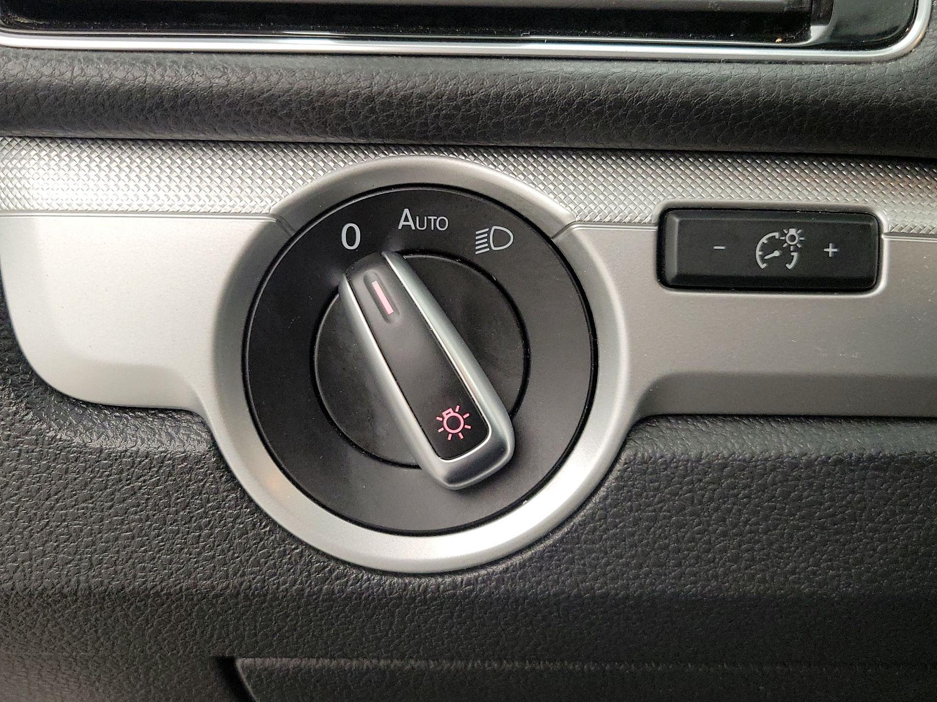 Thumbnail: 2016 Volkswagen Passat - 13