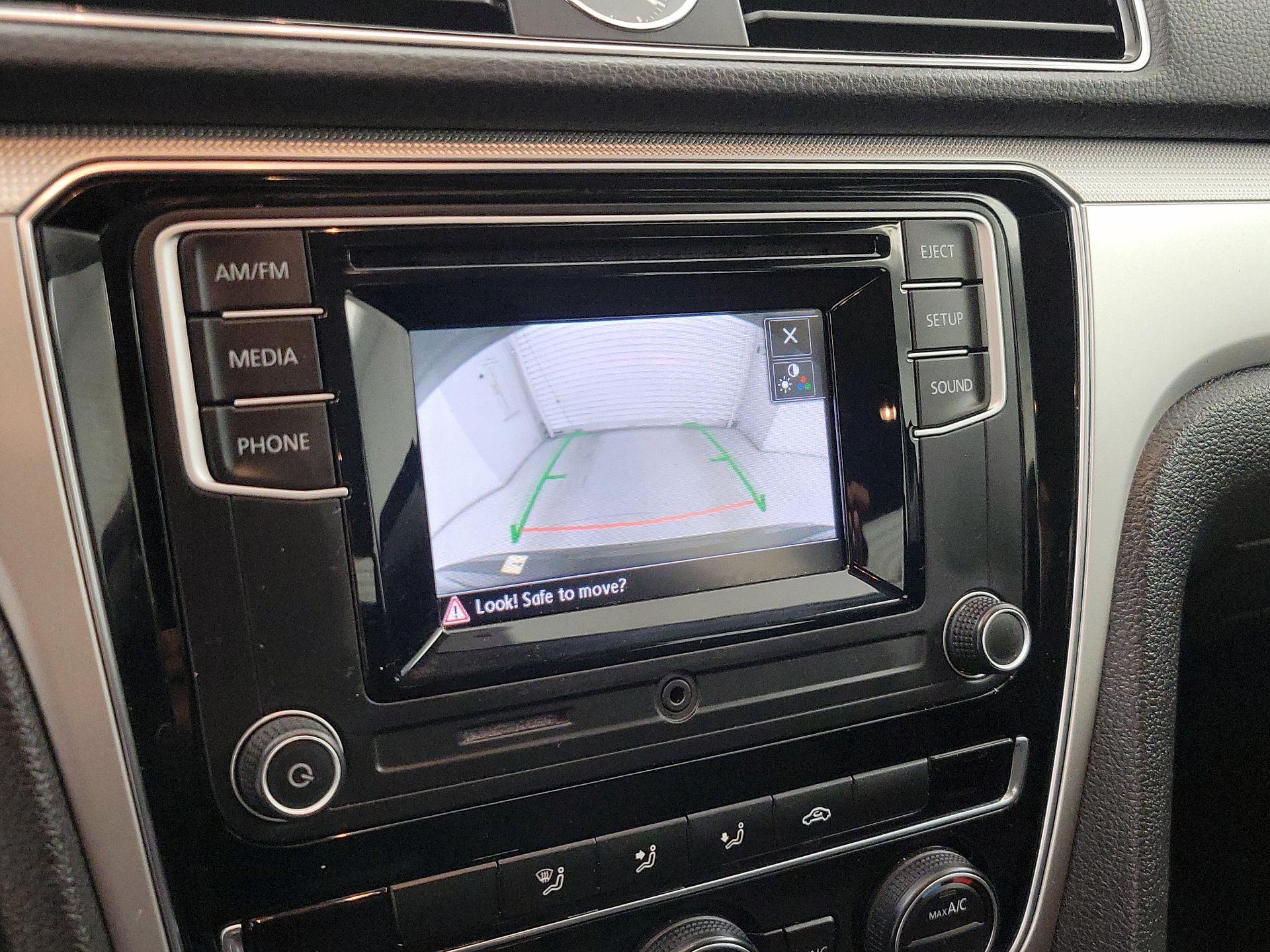 Thumbnail: 2016 Volkswagen Passat - 14