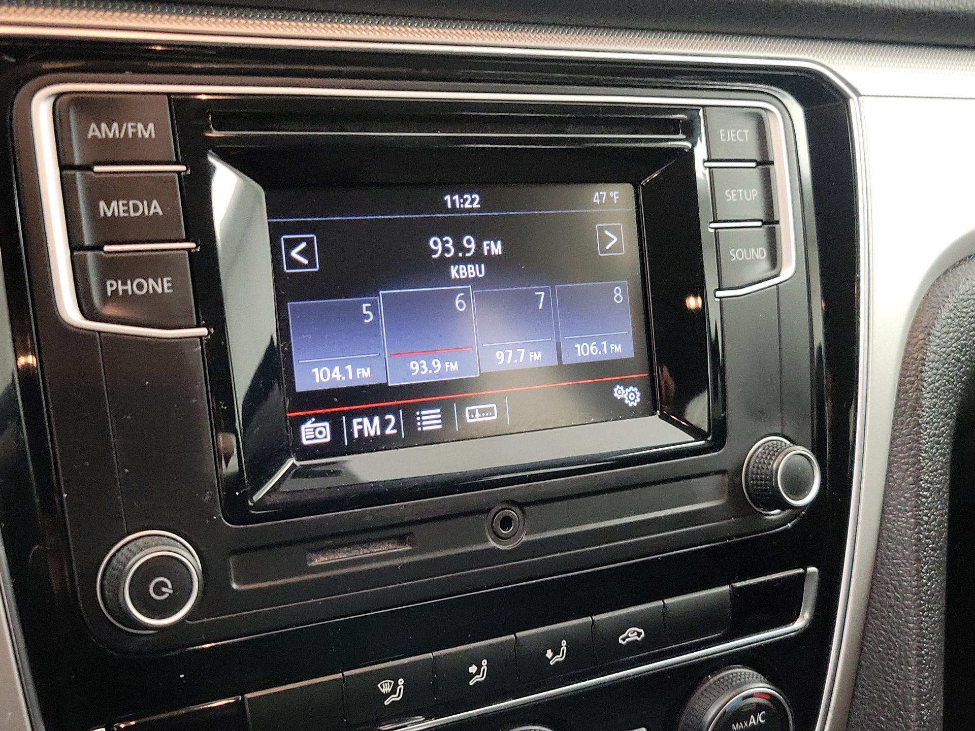 Thumbnail: 2016 Volkswagen Passat - 15