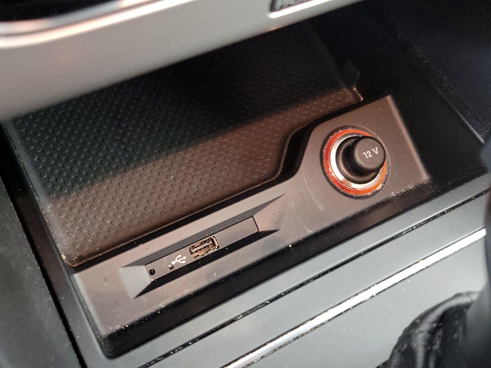 Thumbnail: 2016 Volkswagen Passat - 18