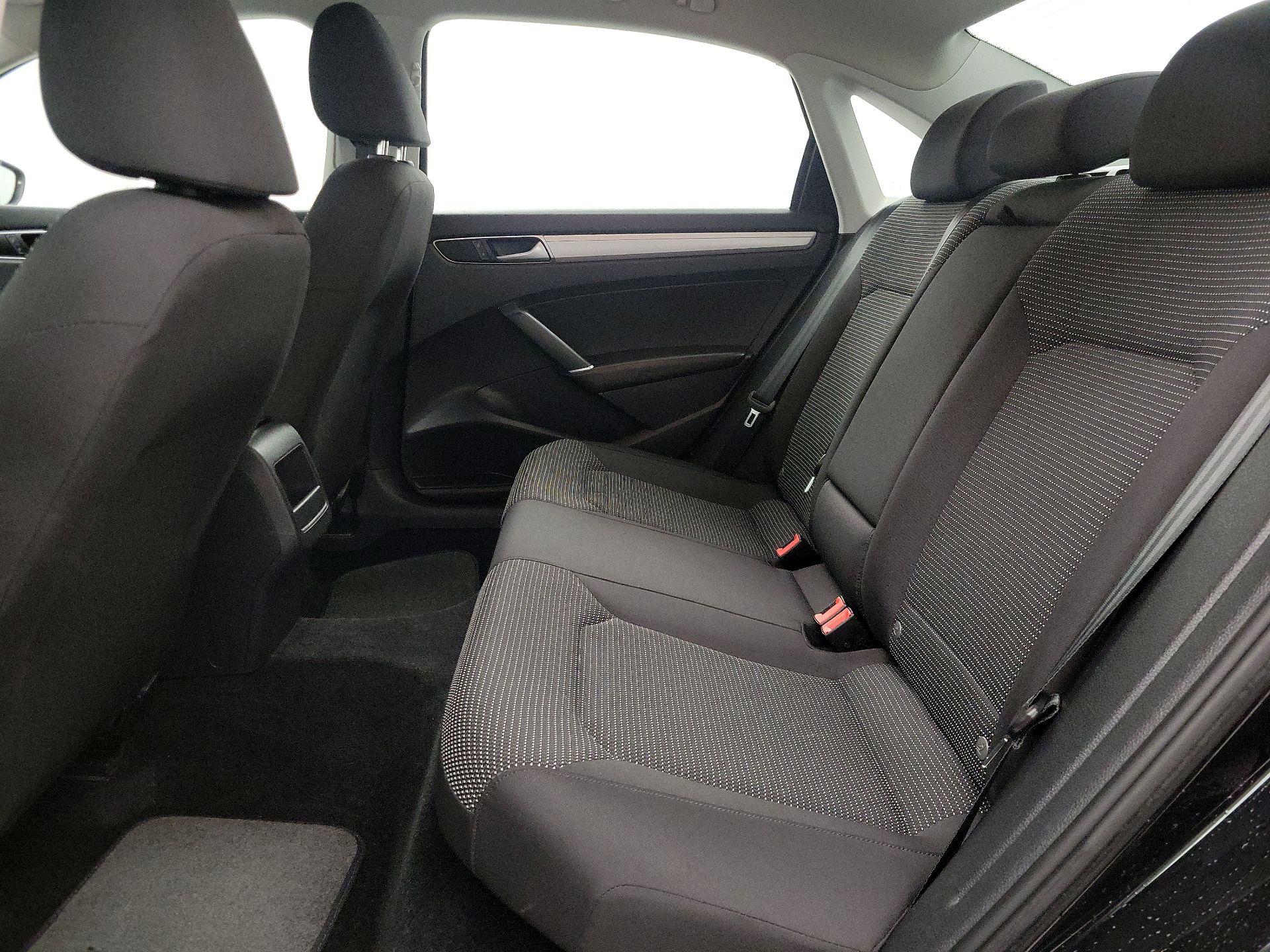 Thumbnail: 2016 Volkswagen Passat - 19