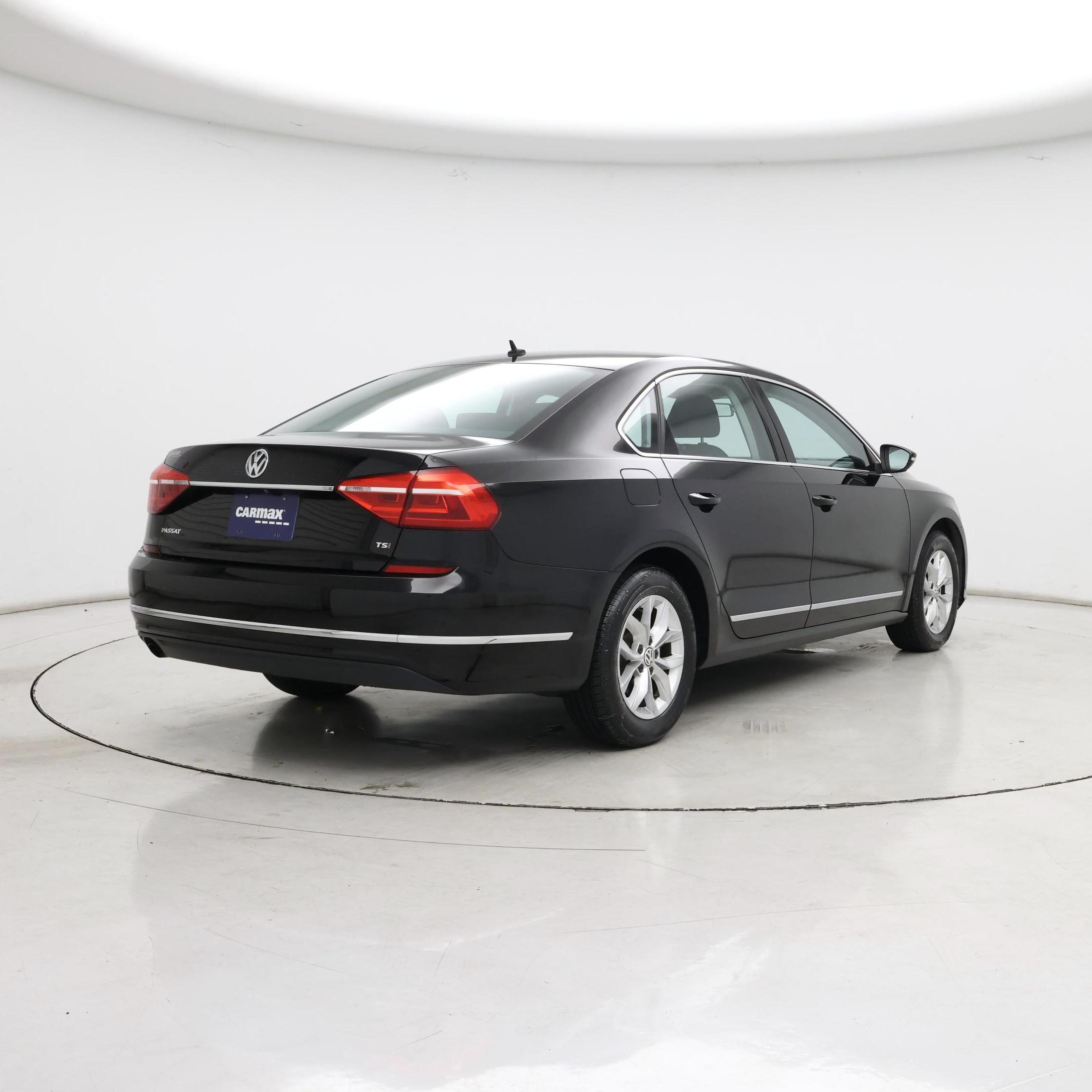 Thumbnail: 2016 Volkswagen Passat - 8