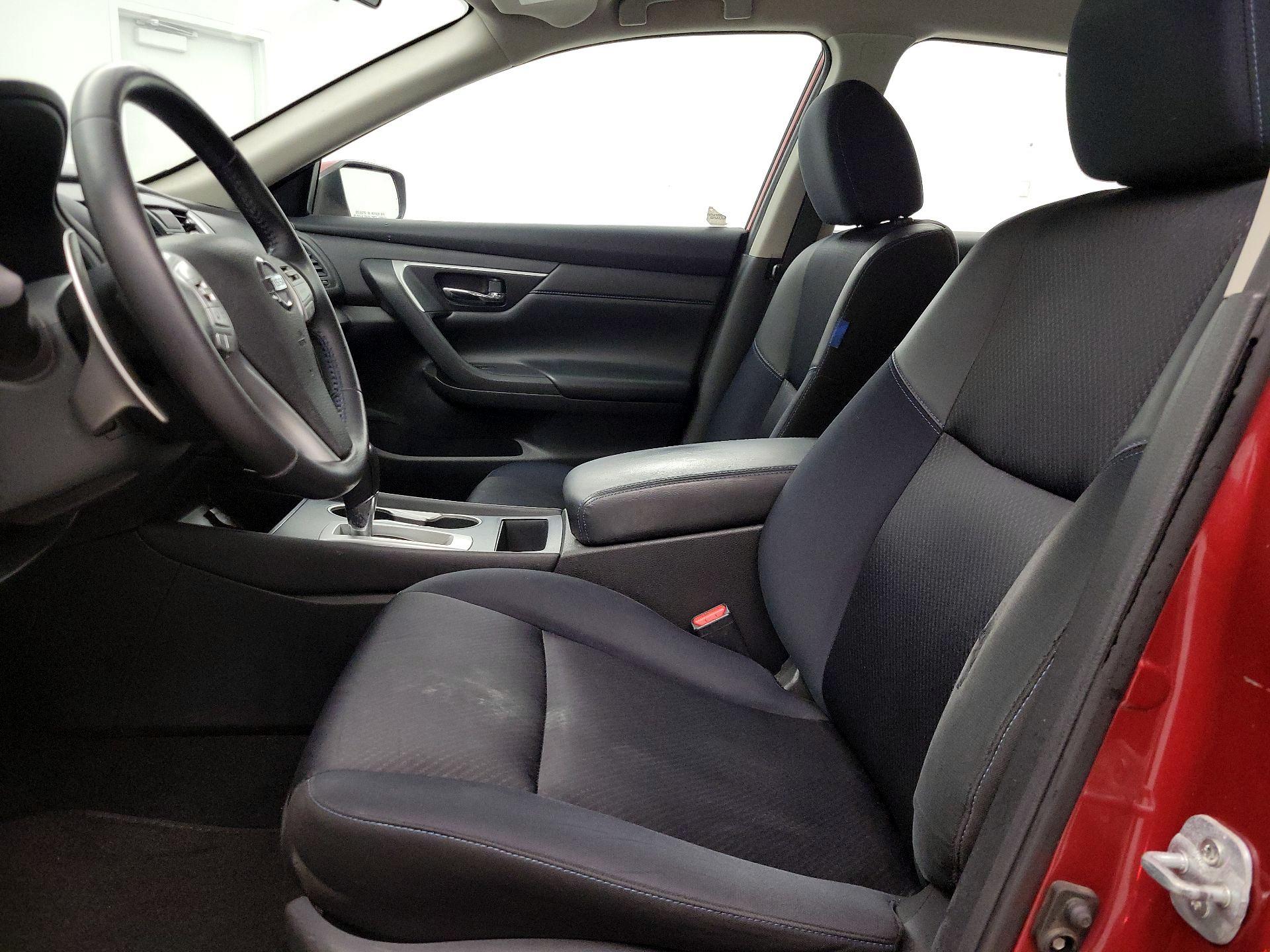 Thumbnail: 2016 Nissan Altima - 11