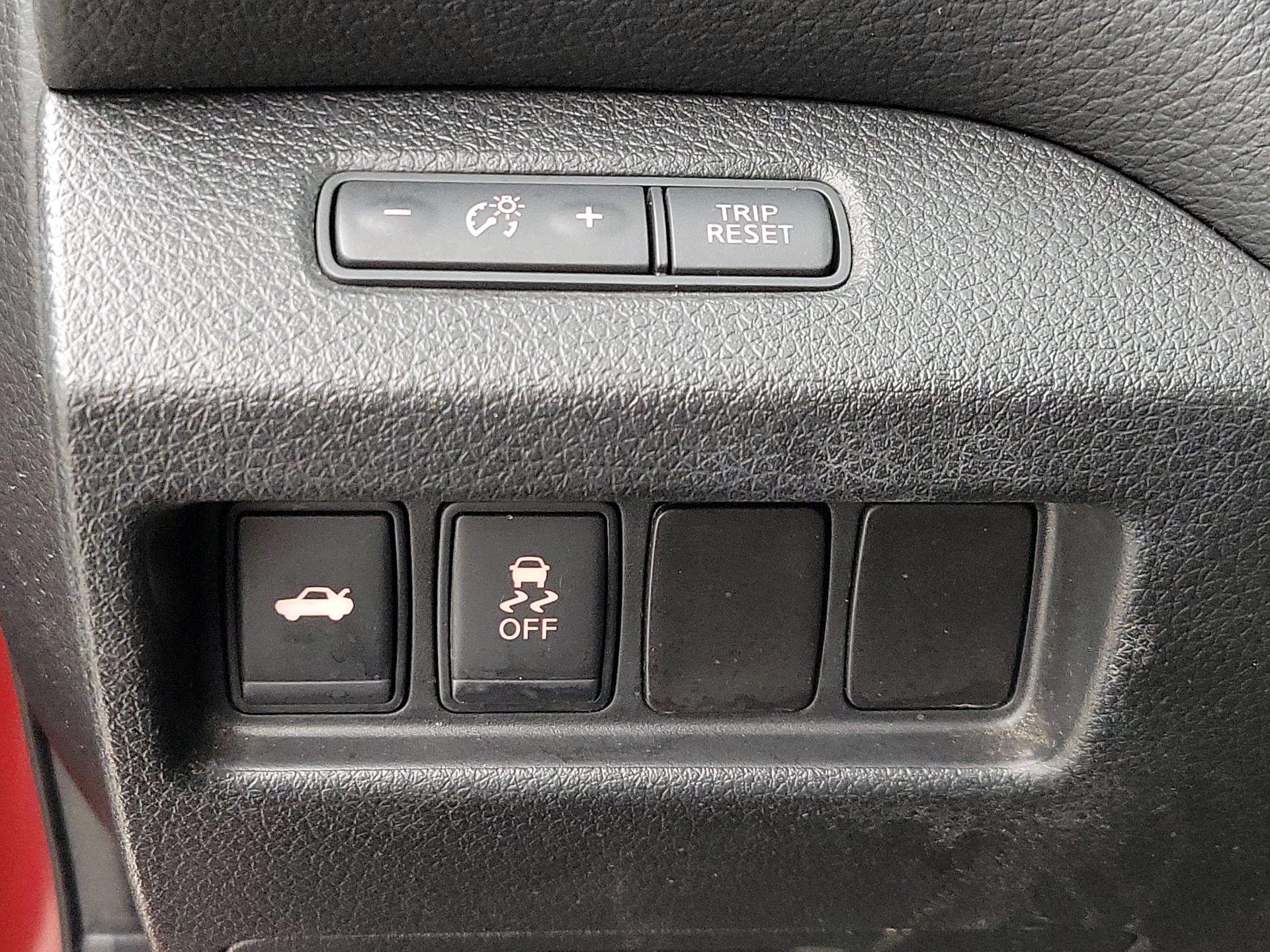 Thumbnail: 2016 Nissan Altima - 13