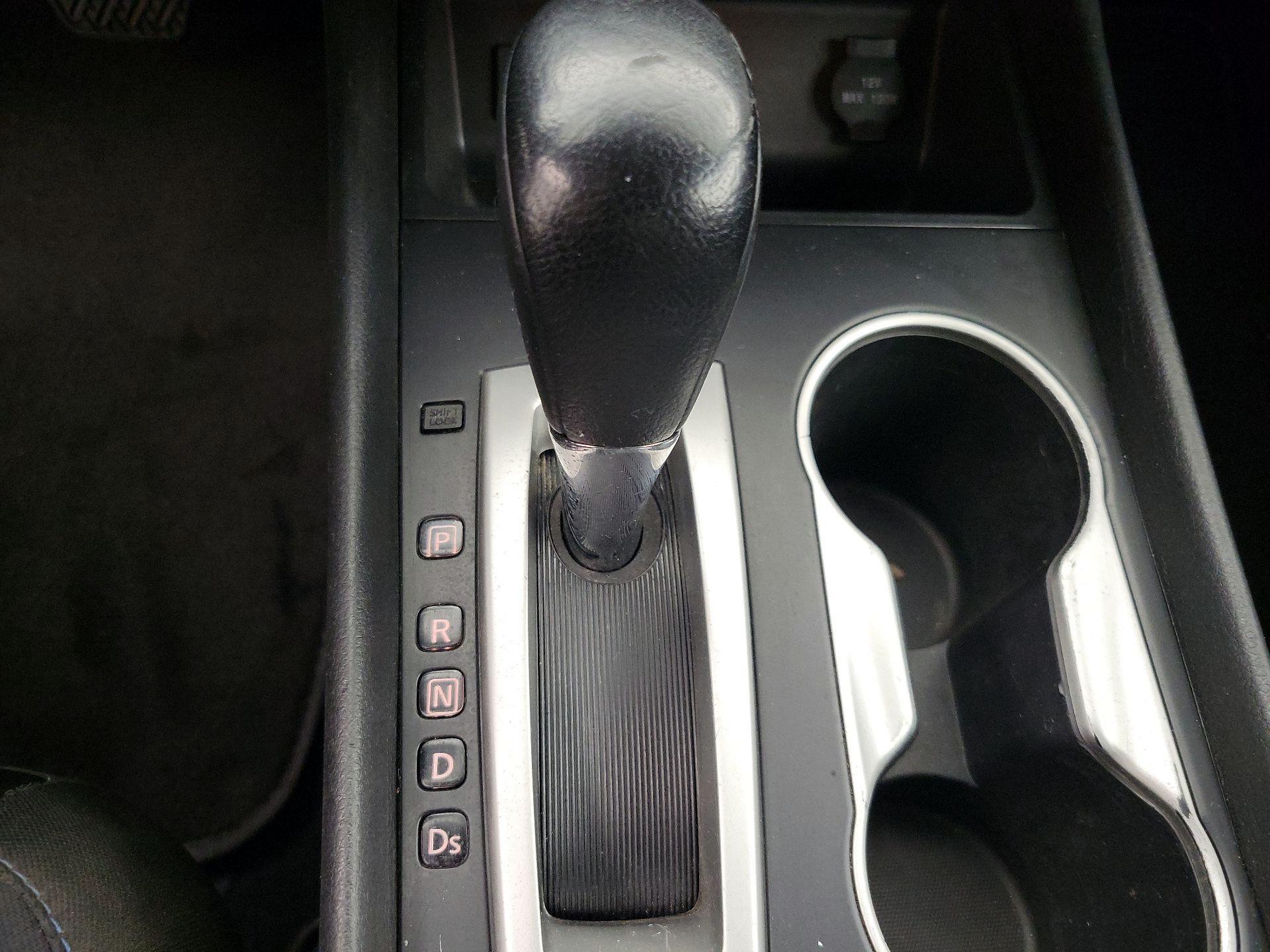 Thumbnail: 2016 Nissan Altima - 17