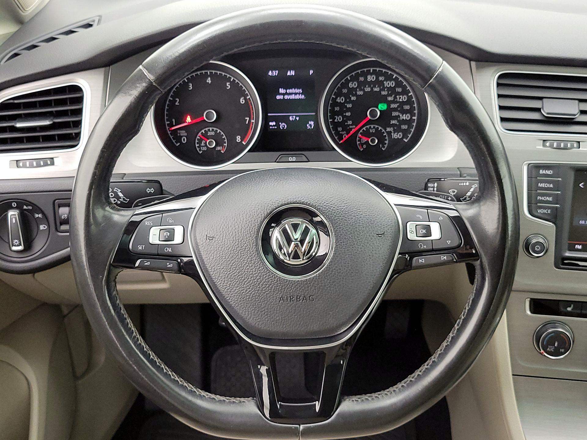 Thumbnail: 2016 Volkswagen Golf - 10