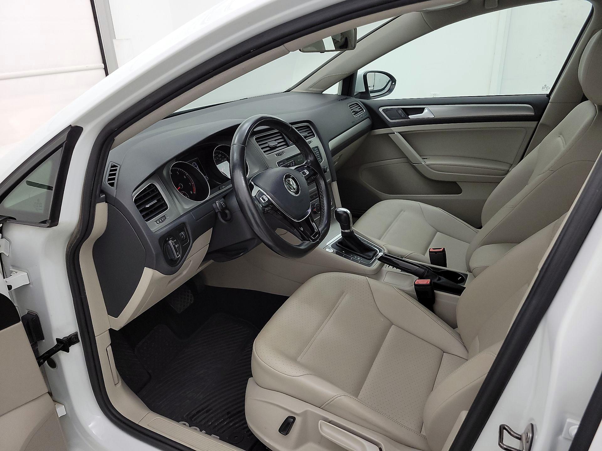 Thumbnail: 2016 Volkswagen Golf - 11