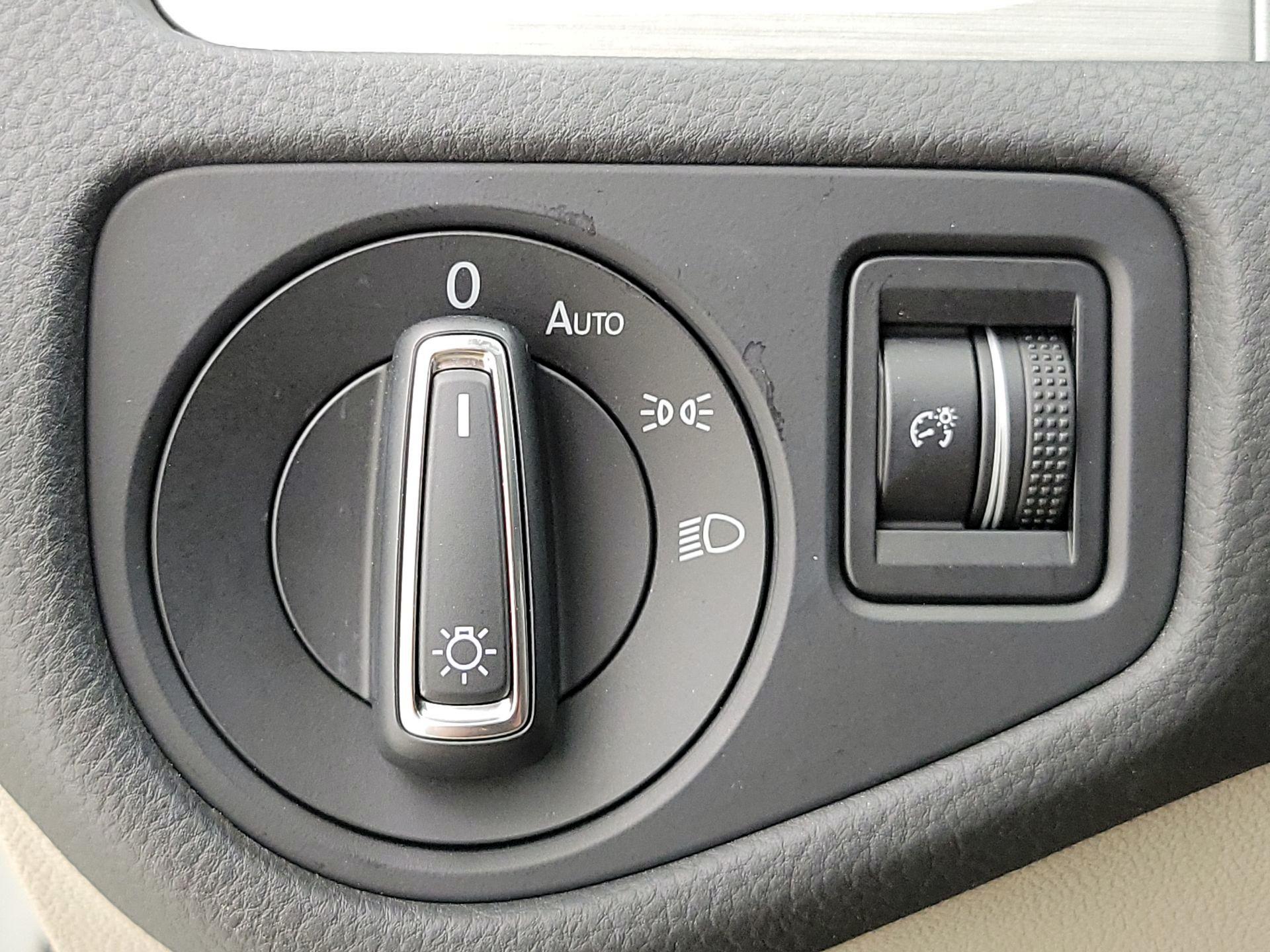 Thumbnail: 2016 Volkswagen Golf - 13