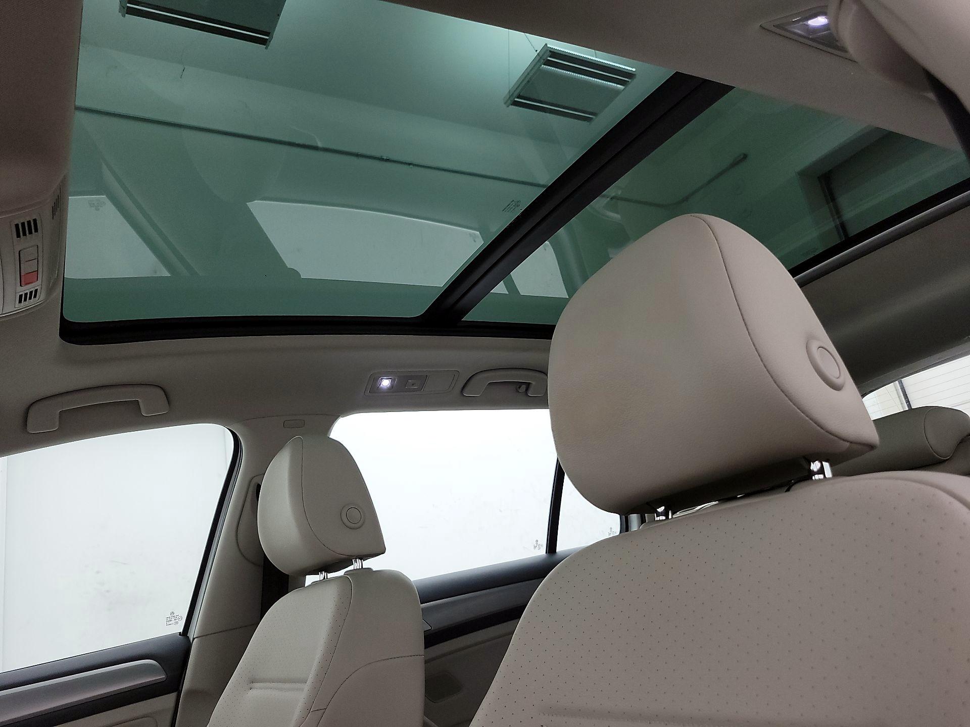 Thumbnail: 2016 Volkswagen Golf - 19