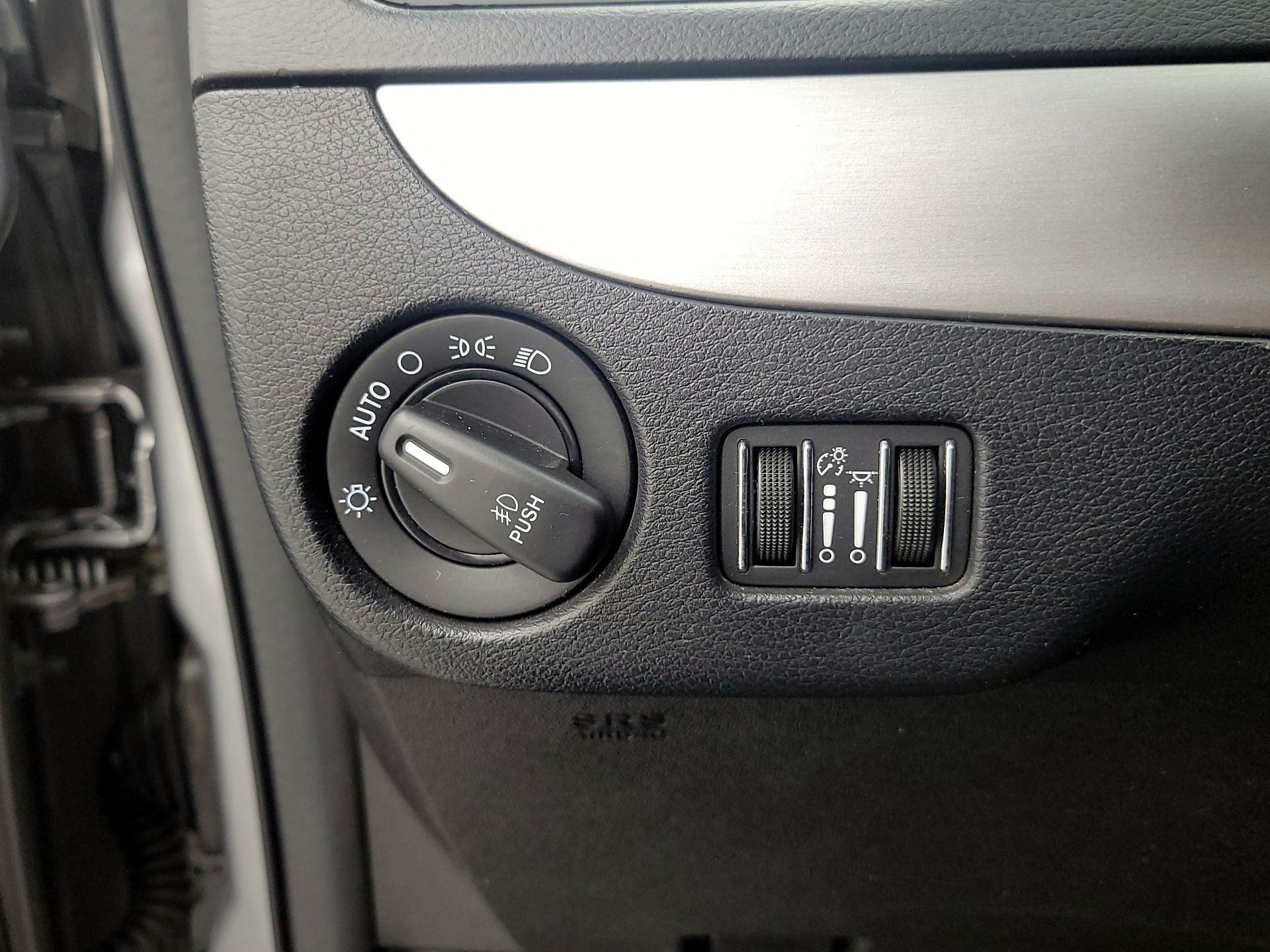 Thumbnail: 2017 Dodge Grand Caravan - 13